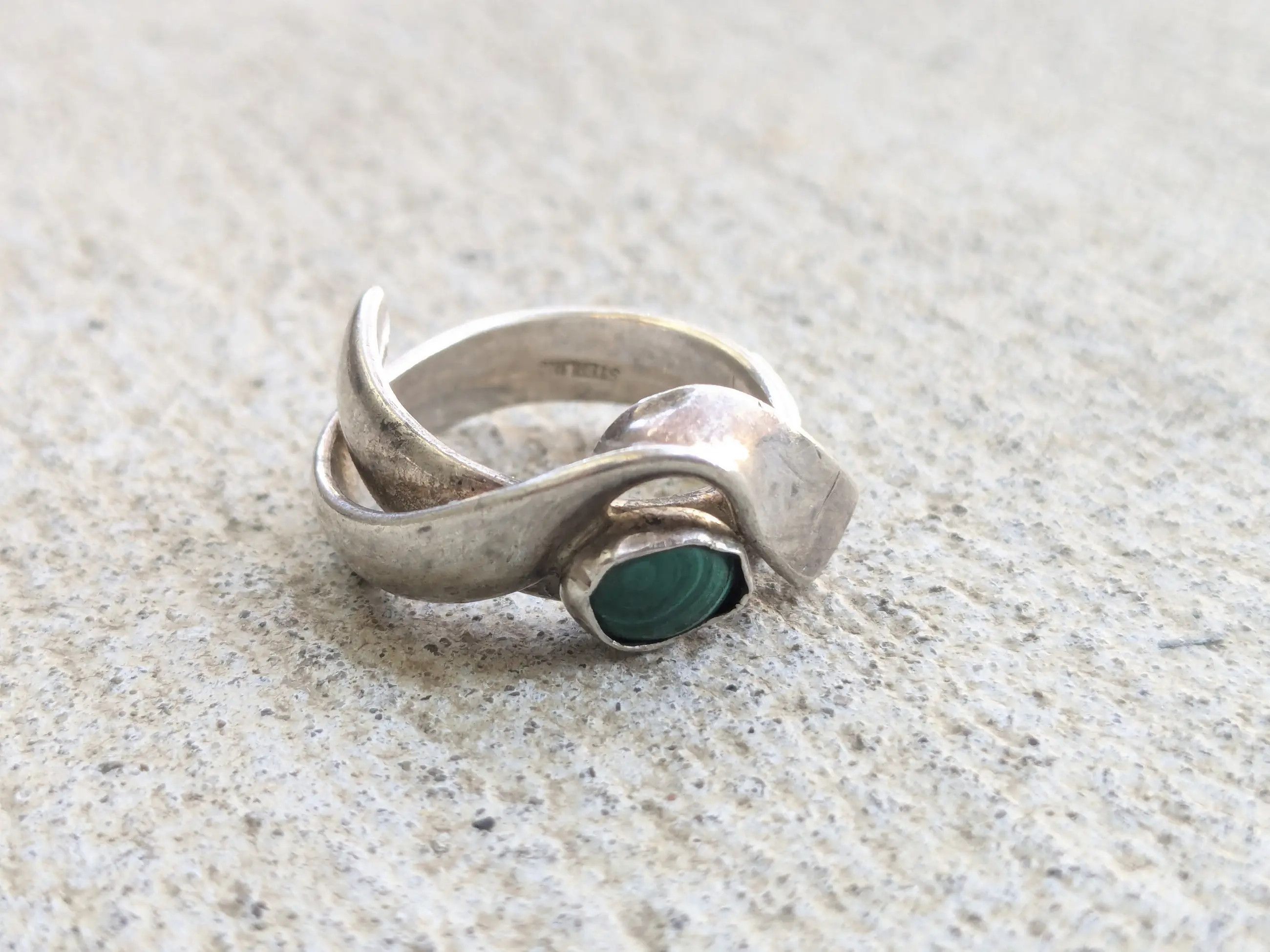 Jewelry × Vintage Vintage Sterling Silver Ring Malachite 10 Modern Abstract Size ONE SIZE - 5 Thumbnail