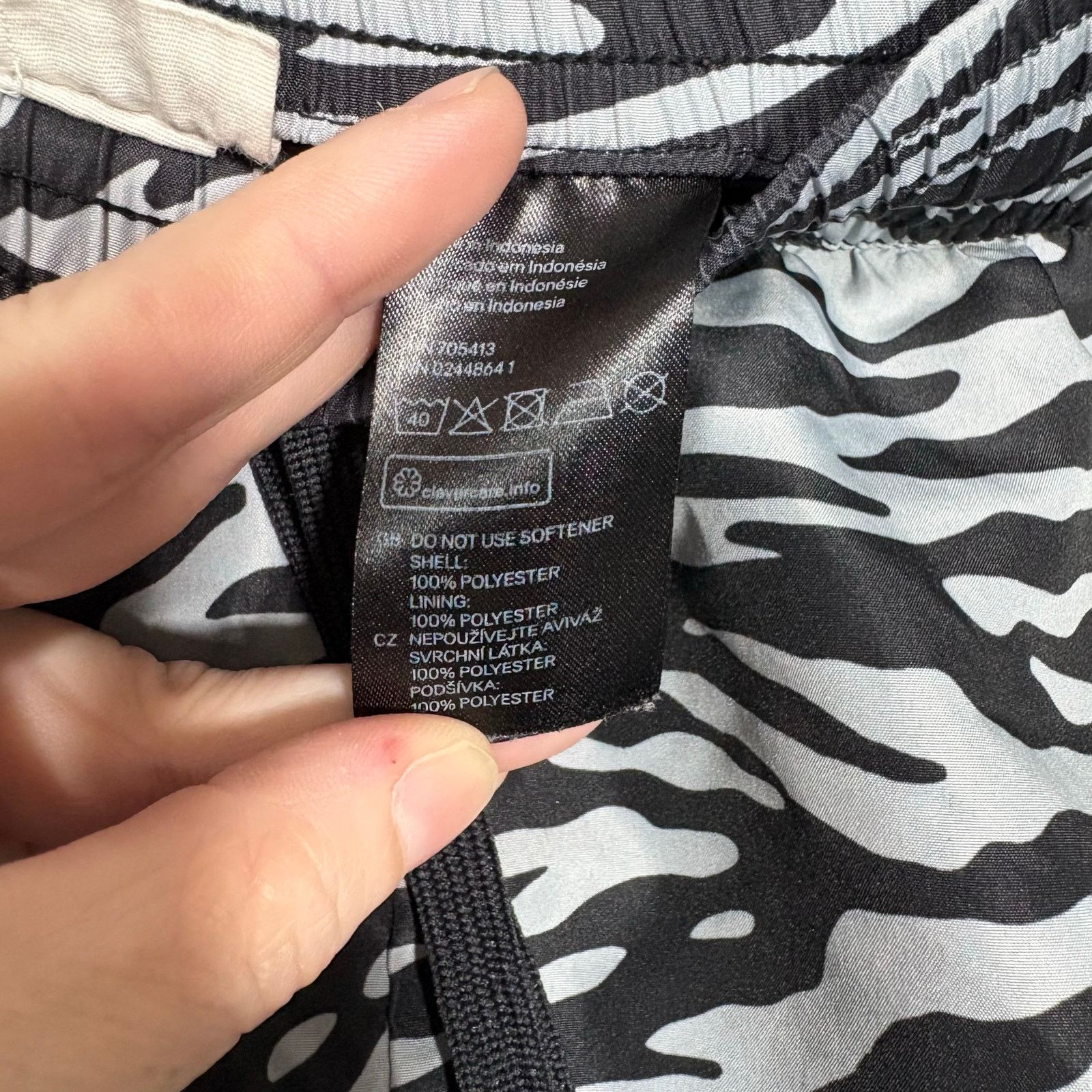 H&M H&M Sport Black & White Zebra Print Running Shorts - Size 10 Size 32" / US 10 / IT 46 - 4 Thumbnail
