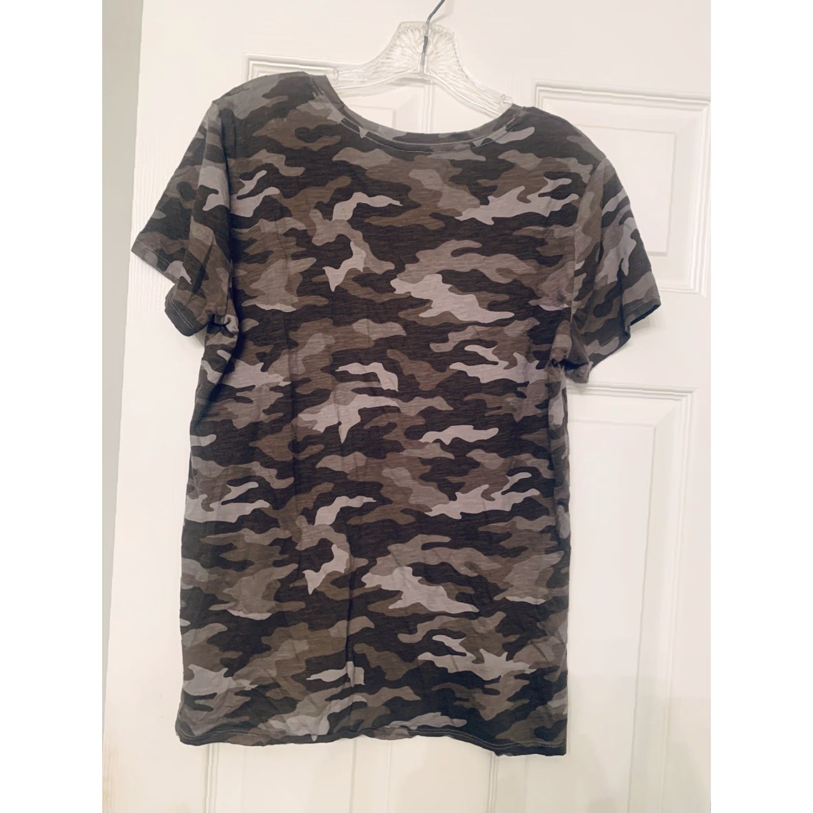 Victoria's Secret Victoria's Secret Pink T Shirt Women L Large Green Camouflage Short Sleeve Size L / US 10 / IT 46 - 3 Thumbnail