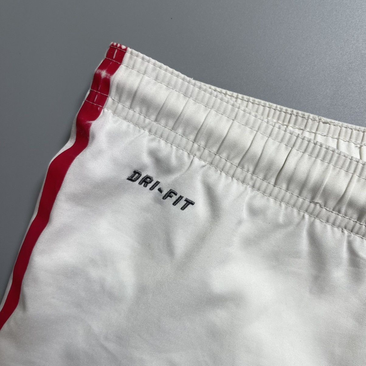 Nike × Vintage ARSENAL NIKE 2011/2012 FOOTBALL HOME SHORTS #10 VAN PERSIE Size US 34 / EU 50 - 4 Thumbnail
