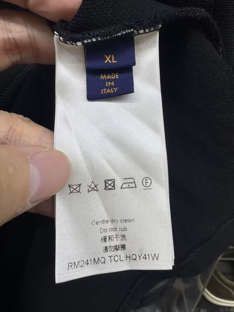 Louis Vuitton Louis Vuitton Solid chest pocket crewneck short sleeve T-s Size US XL / EU 56 / 4 - 4 Thumbnail