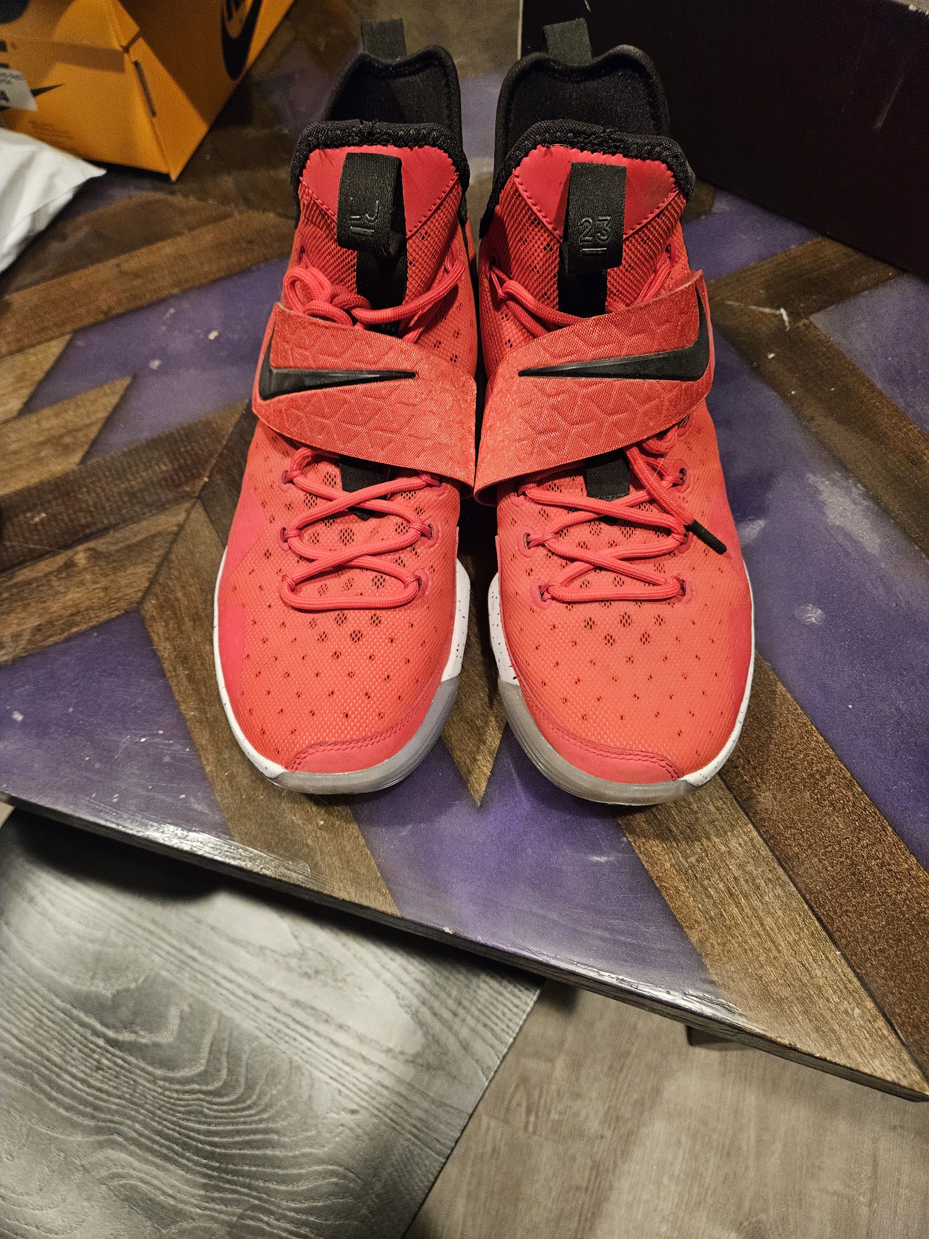 Nike Lebron 14 University Red Size US 11 / EU 44 - 1 Thumbnail
