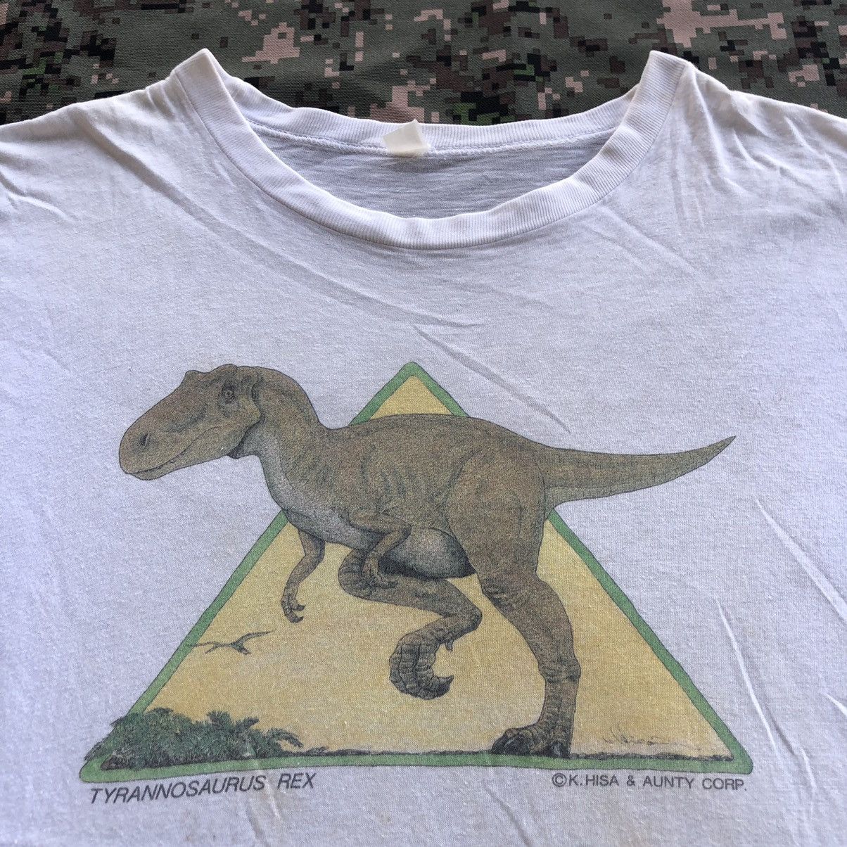 Vintage Vtg Tyrannosaurus Rex Art Tshirt Size US M / EU 48-50 / 2 - 1 Thumbnail