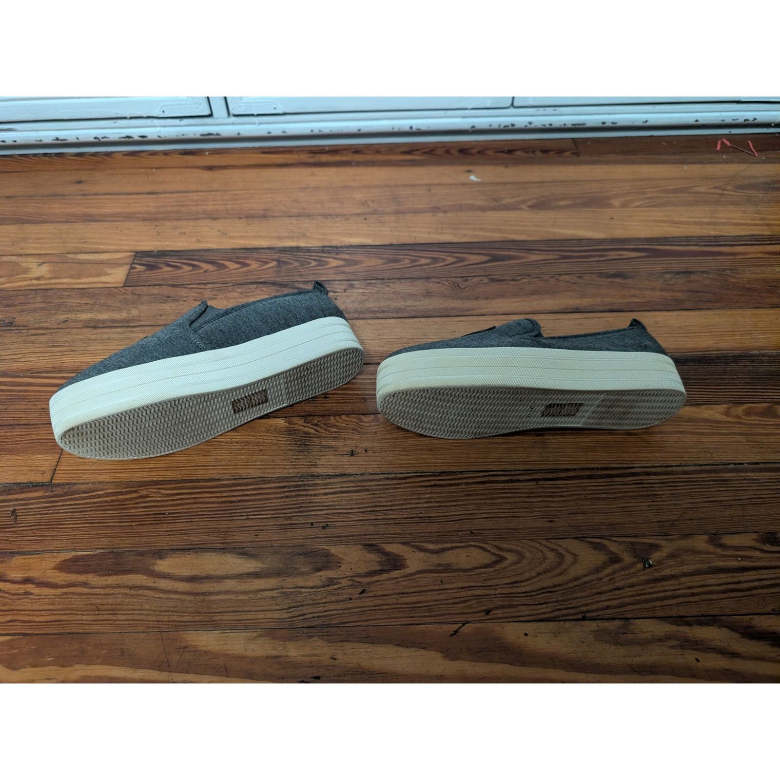 Juicy Couture Juicy Couture Y2K Slip On VTG Womens F. VNGLINE Gray Shoes 7 Size US 7 / IT 37 - 11 Thumbnail