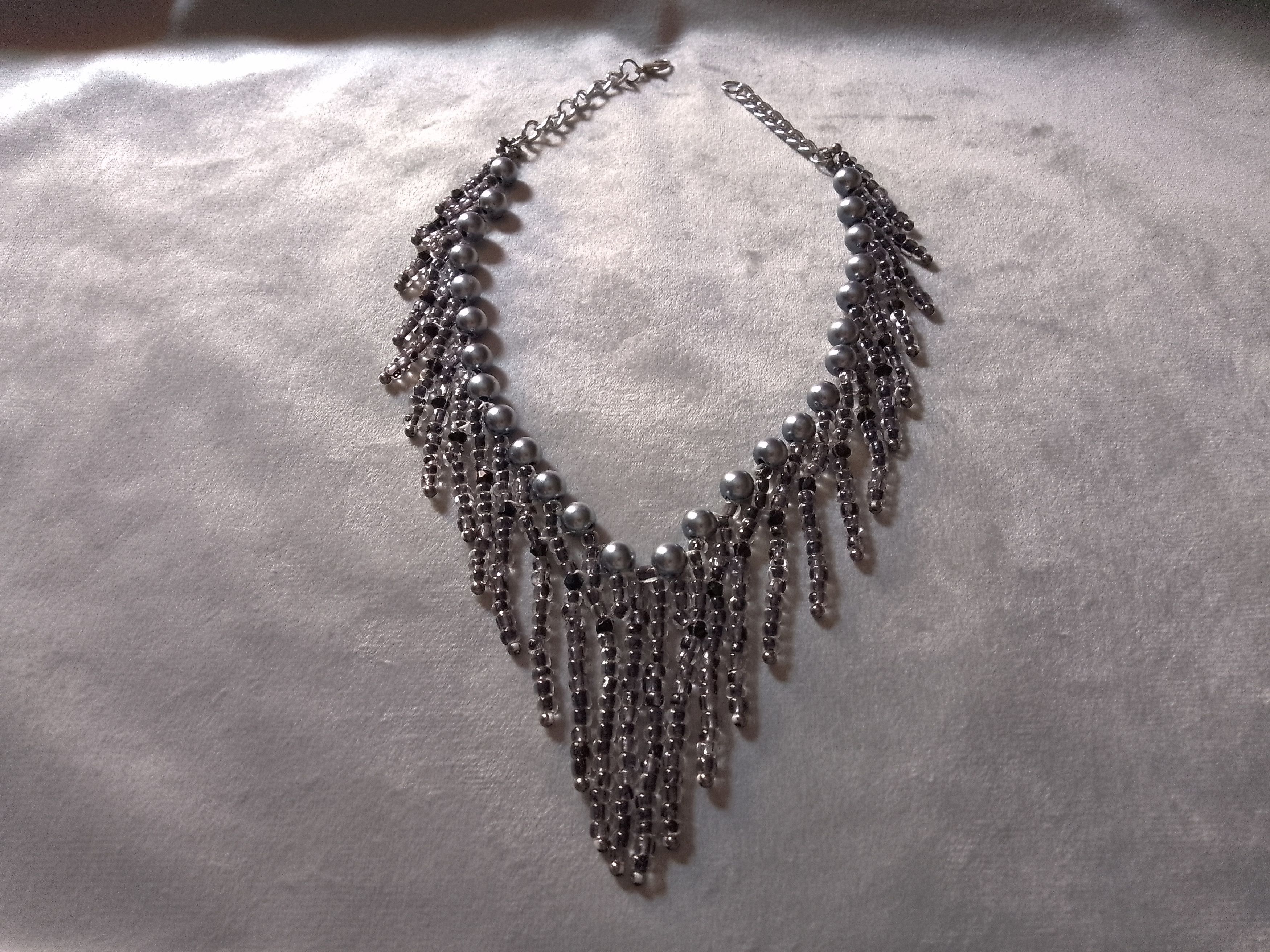 Handmade Beaded Necklace Black Bangs Pearls V shape Size ONE SIZE - 4 Thumbnail