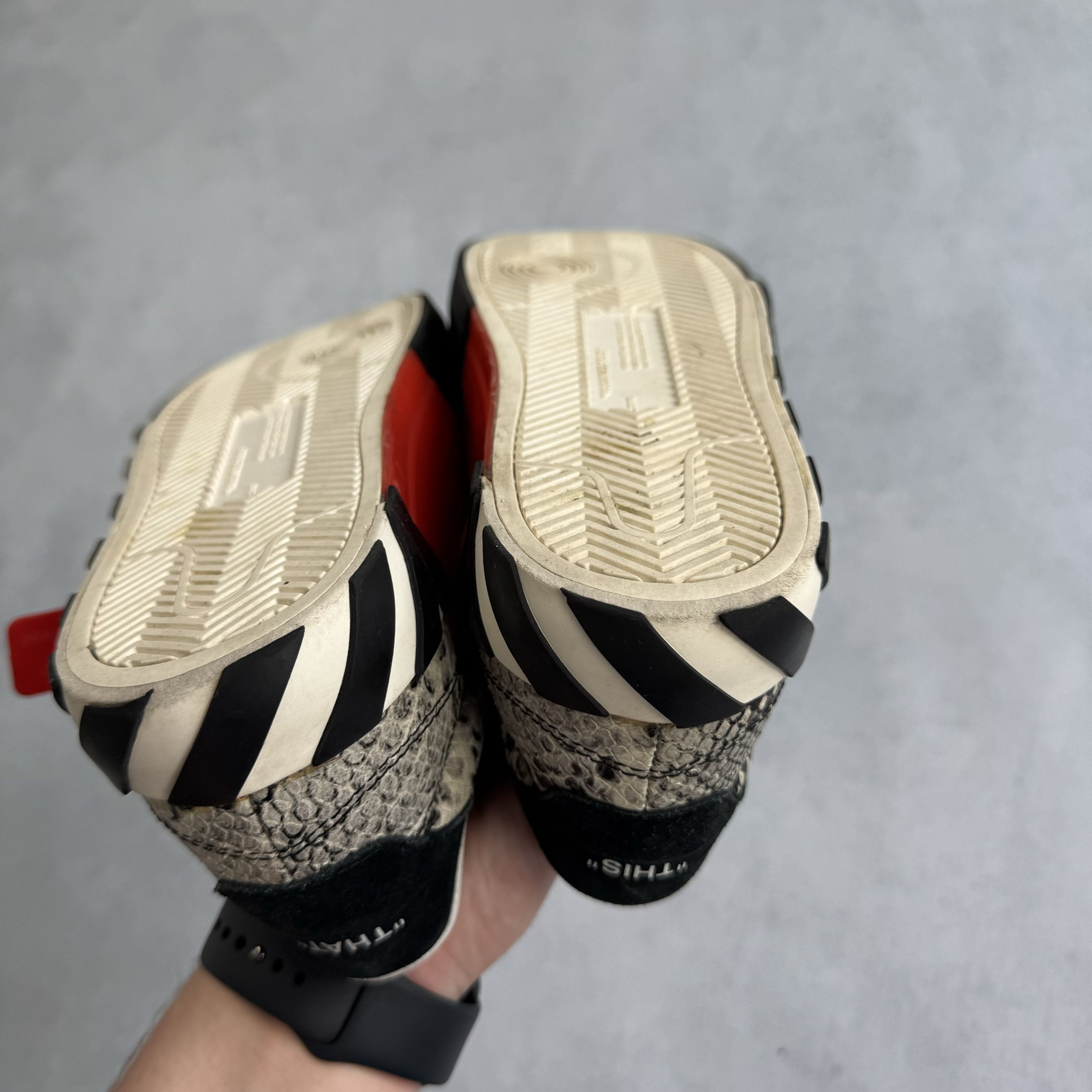 Off-White Off-White c/o Virgil Abloh New Arrow Vulcanized Low Sneakers Size US 9.5 / IT 39.5 - 10 Thumbnail