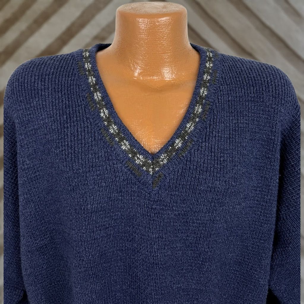 Vintage VINTAGE John Ashford Sweater Mens Large V-Neck Navy Blue Wool Blend Knit Fair Isle 90s Ski Pullover"} Size US L / EU 52-54 / 3 - 1 Thumbnail