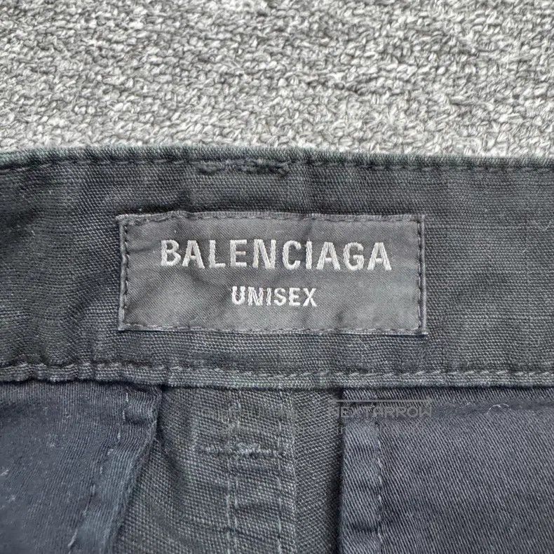 Balenciaga Balenciaga size XS Distressed Detachable Cargo Denim Pants Size US 27 - 2 Thumbnail