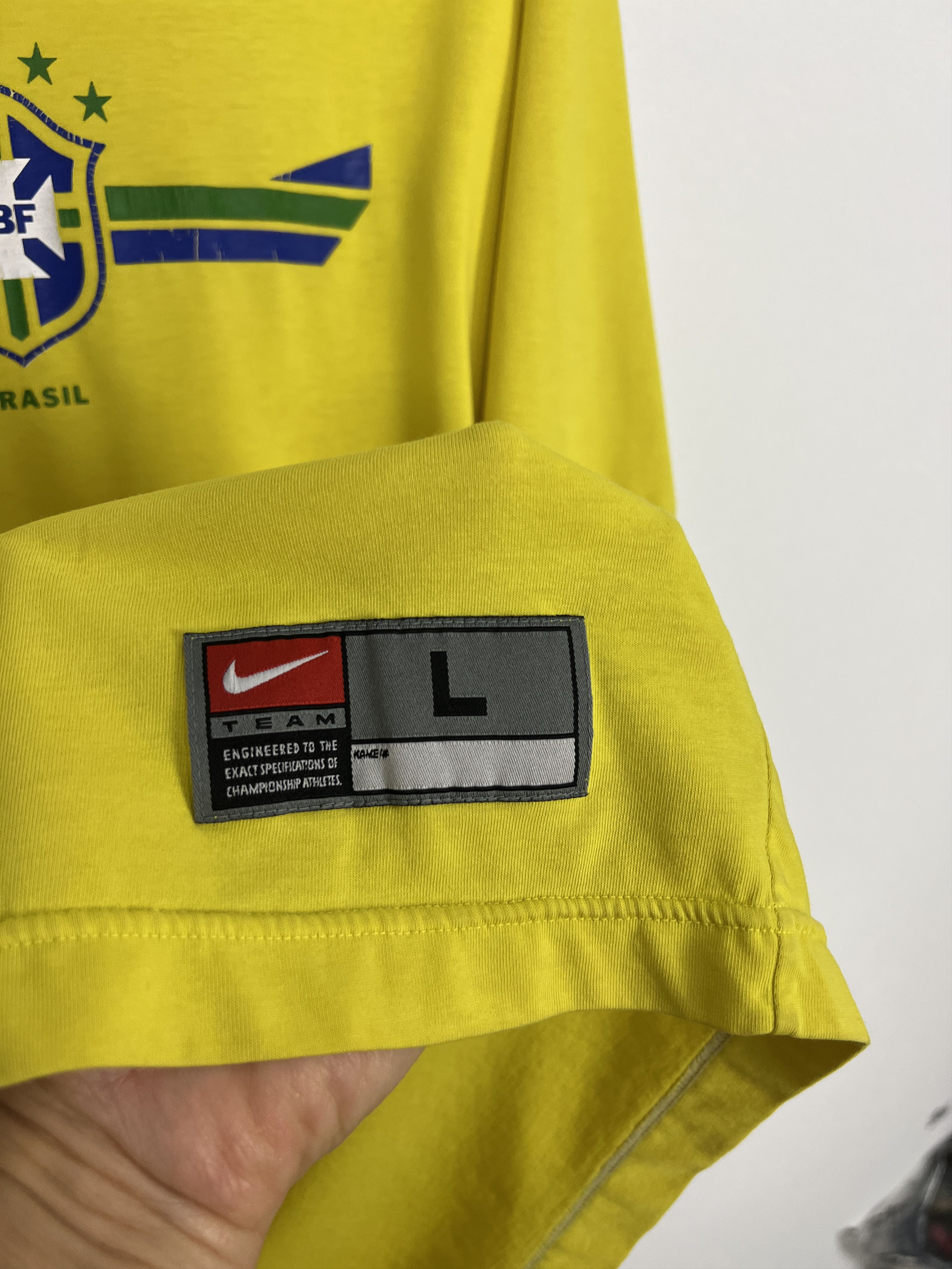 Nike Vintage Nike Brazil Football Train Shirt Soccer Jersey Size US L / EU 52-54 / 3 - 4 Thumbnail