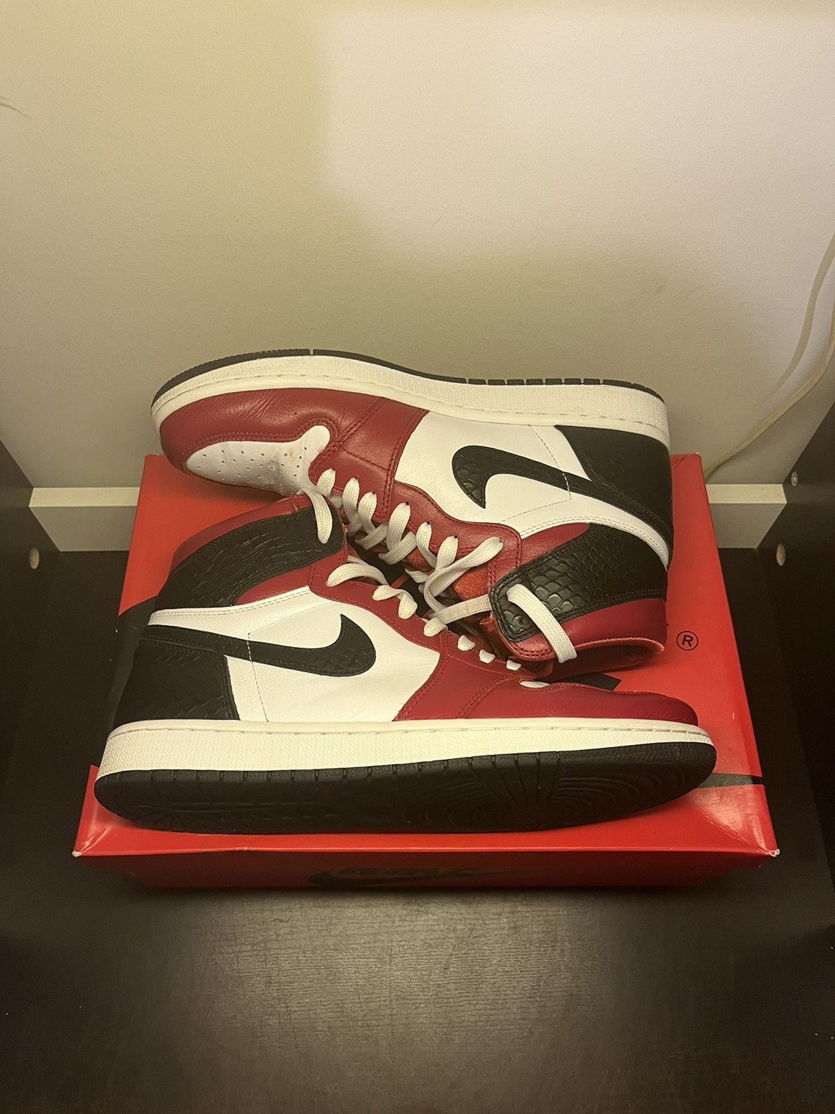 Jordan Brand Jordan 1 Satin Snake Chicago Women’s 10.5 Men’s 9 CD0461-601 Size US 9 / EU 42 - 3 Thumbnail