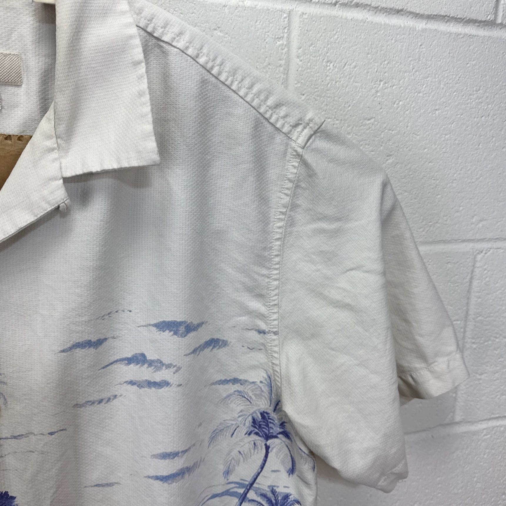 Tommy Bahama Tommy Bahama Shirt Mens Large Beige Blue Silk Camp Hawaiian Marlin Fish Waves Size US L / EU 52-54 / 3 - 7 Thumbnail