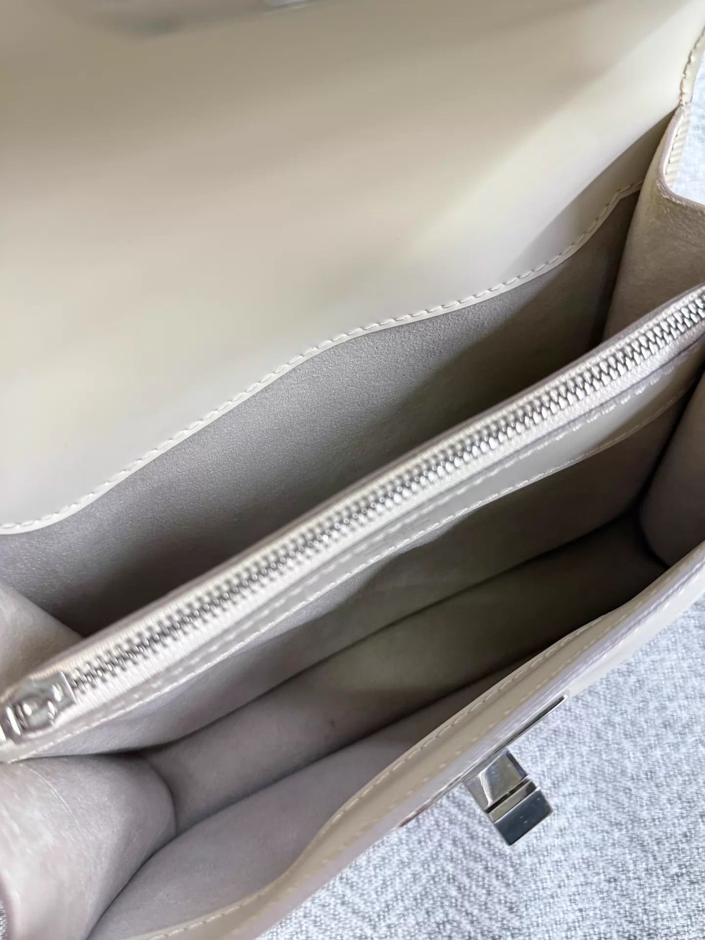 Louis Vuitton LV Kelly white water ripples handbag strap missing Size ONE SIZE - 7 Thumbnail
