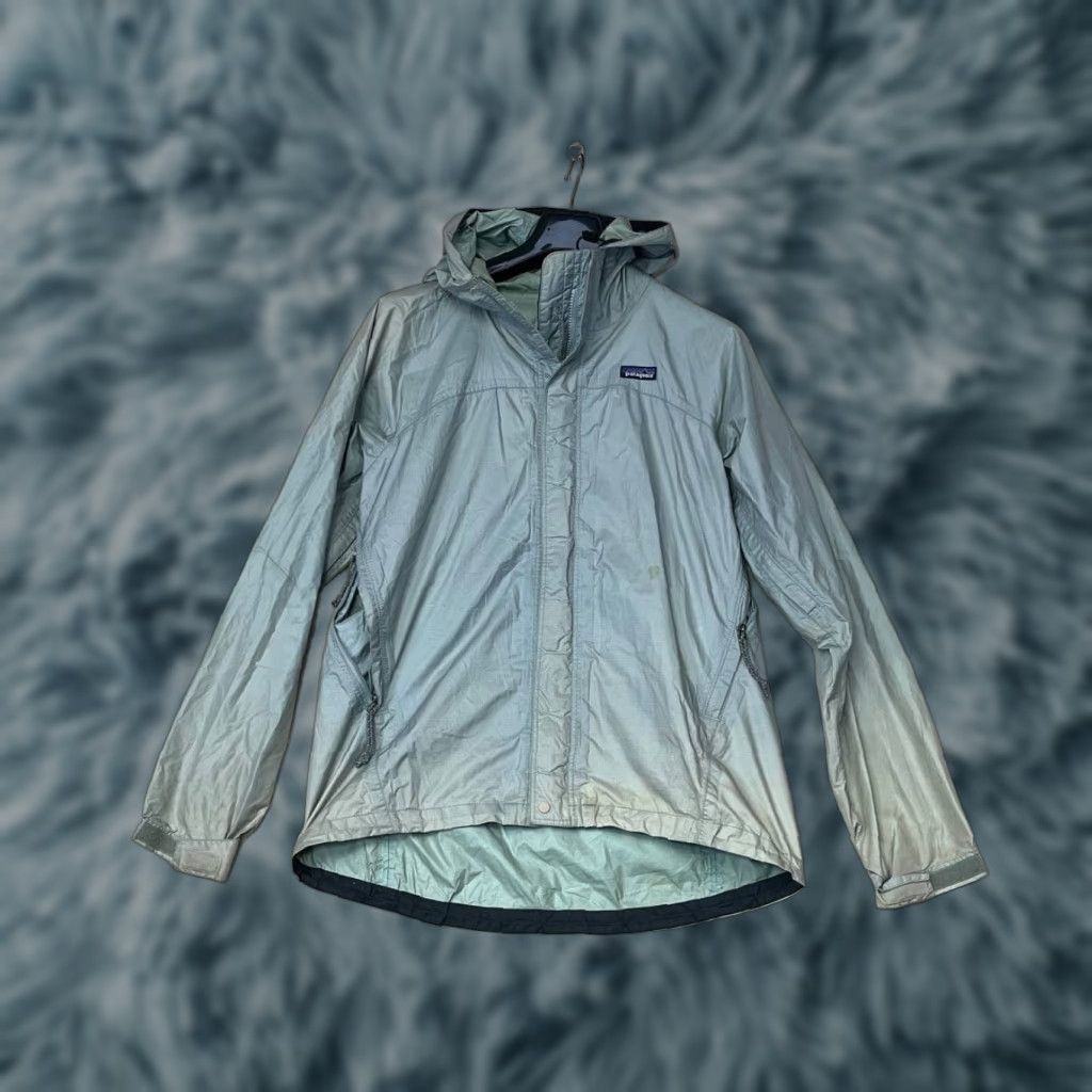 Patagonia VINTAGE Patagonia Rain Jacket Gray Full Zip Outdoor Women's Medium See All Pics Size M / US 6-8 / IT 42-44 - 1 Thumbnail