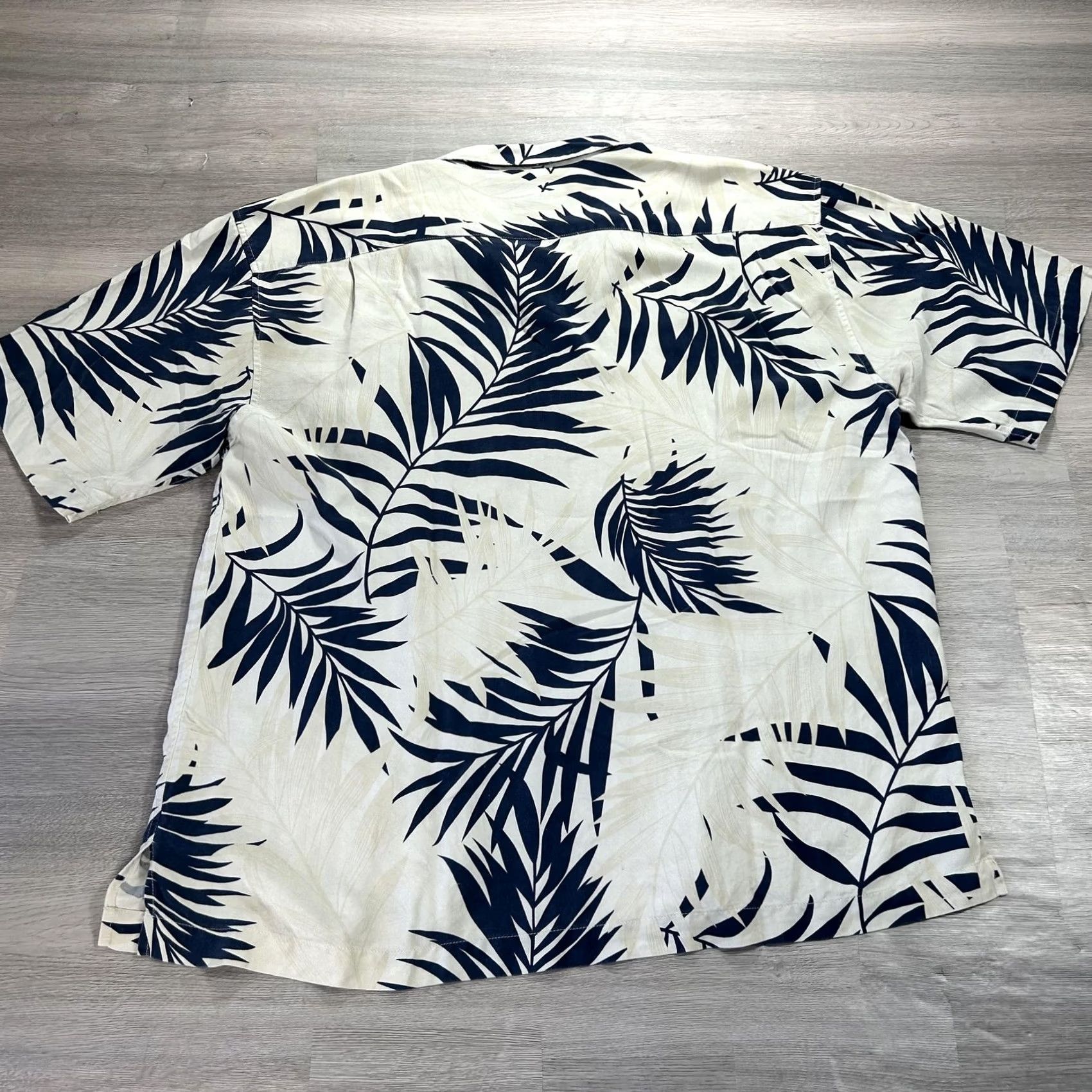 Hilo Hattie Hilo Hattie Shirt Mens M Blue Palm Leaf Hawaiian Aloha Silk Button Up Tropical Floral Short Sleeve Casual Relaxed Fit Collection Size US M / EU 48-50 / 2 - 2 Thumbnail