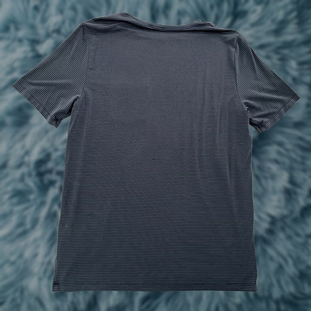 Vuori Vuori Shirt Adult Medium Blue Linear Tech Performance Tee Pocket Stretch Mens M Size US M / EU 48-50 / 2 - 1 Thumbnail