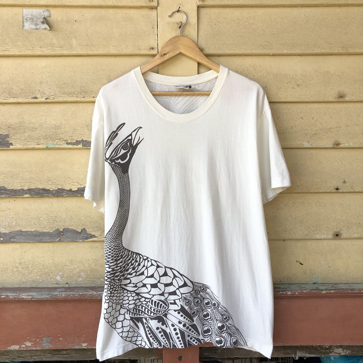 Vintage Japanesque Sukajan Peacock Over Print Tshirt Size US XL / EU 56 / 4 - 1 Thumbnail