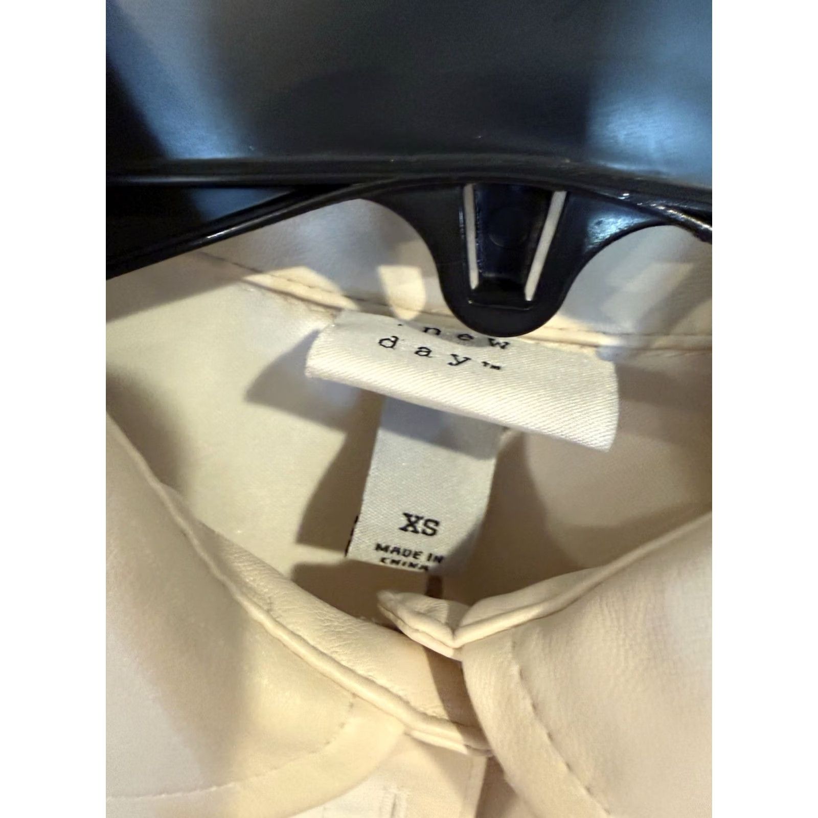 Vintage A New Day Cream Faux Leather Pleather Button-Down Long Sleeve Shirt XS Women Ivory Regular Down 0? Size XS / US 0-2 / IT 36-38 - 3 Thumbnail