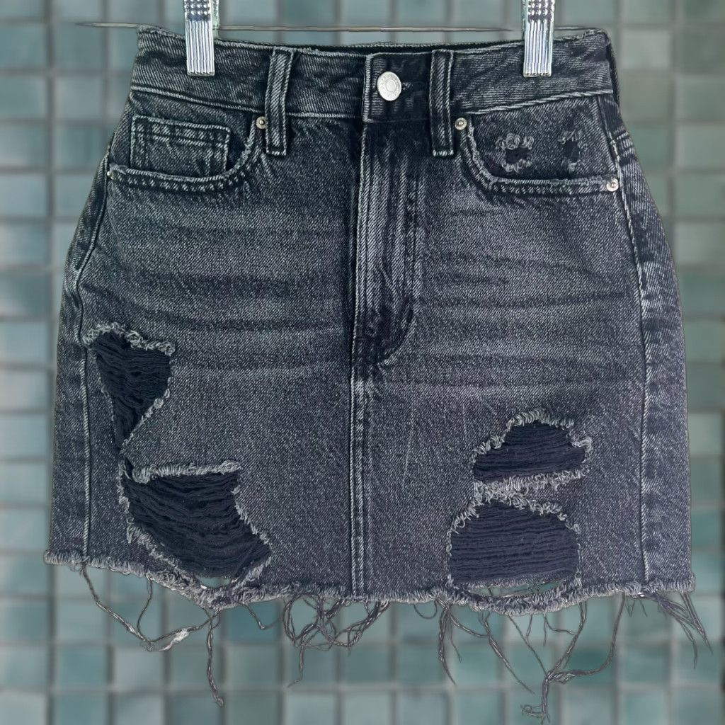 Pacsun PacSun Distressed Denim Mini Skirt Womens Size 22 Black Pockets 90s Bohemian Mid Rise Short Size 40" / US 18 - 1 Thumbnail