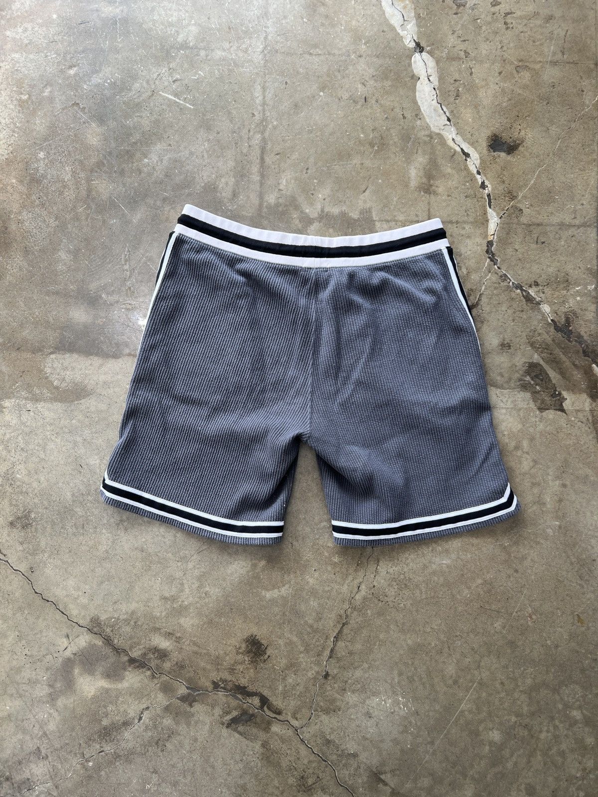 John Elliott John Elliot Shorts Sz. XL Size US 36 / EU 52 - 4 Thumbnail