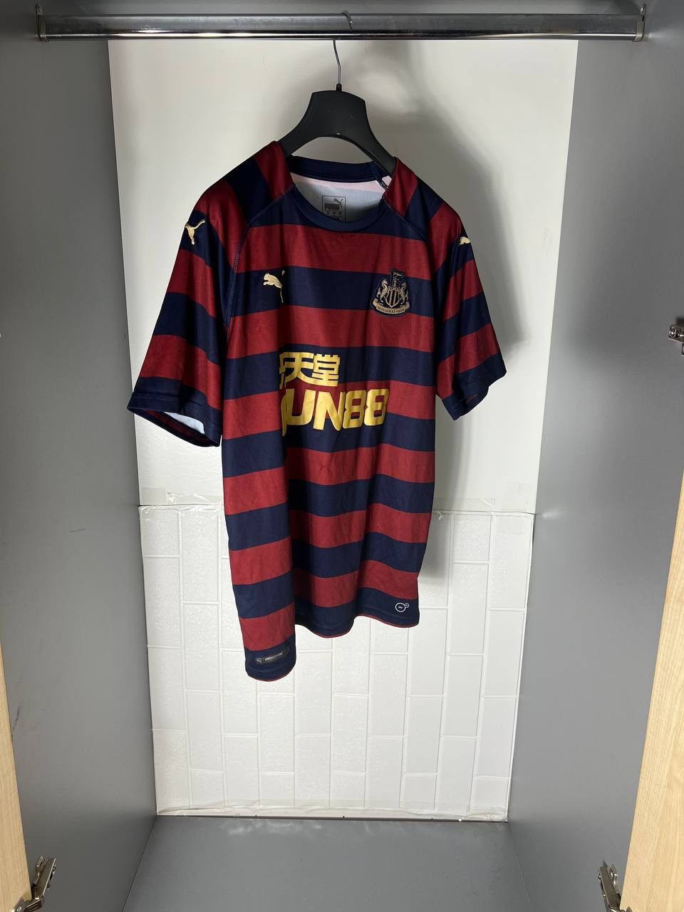 Puma VINTAGE PUMA FC NEW CASTLE UNITED ENGLAND SOCCER JERSEY Y2K Size US L / EU 52-54 / 3 - 3 Thumbnail