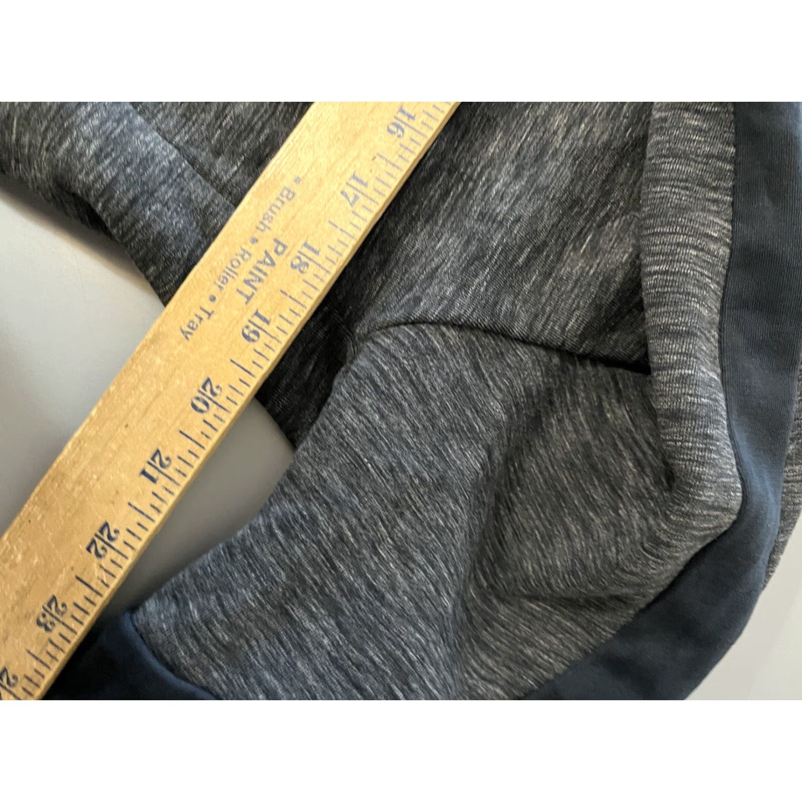 Puma Puma Evostripe Full Zip Hoodie Jacket Women's M Grey & Black Hoodie Full Zip Womens Puma Evostripe Jacket M Grey & Black Size M / US 6-8 / IT 42-44 - 5 Thumbnail