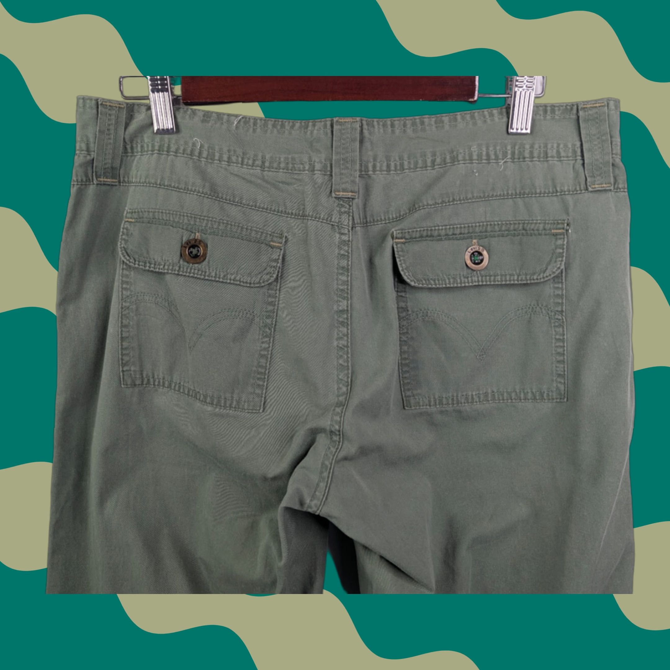 Levi's Levi's Green Twills Pants Baggy Mid Rise Straight Leg Women's Size 10 - Levi's Pants - Green - Twill - Mid Rise - Straight - 10 - Women - Size 10 Size 32" / US 10 / IT 46 - 1 Thumbnail