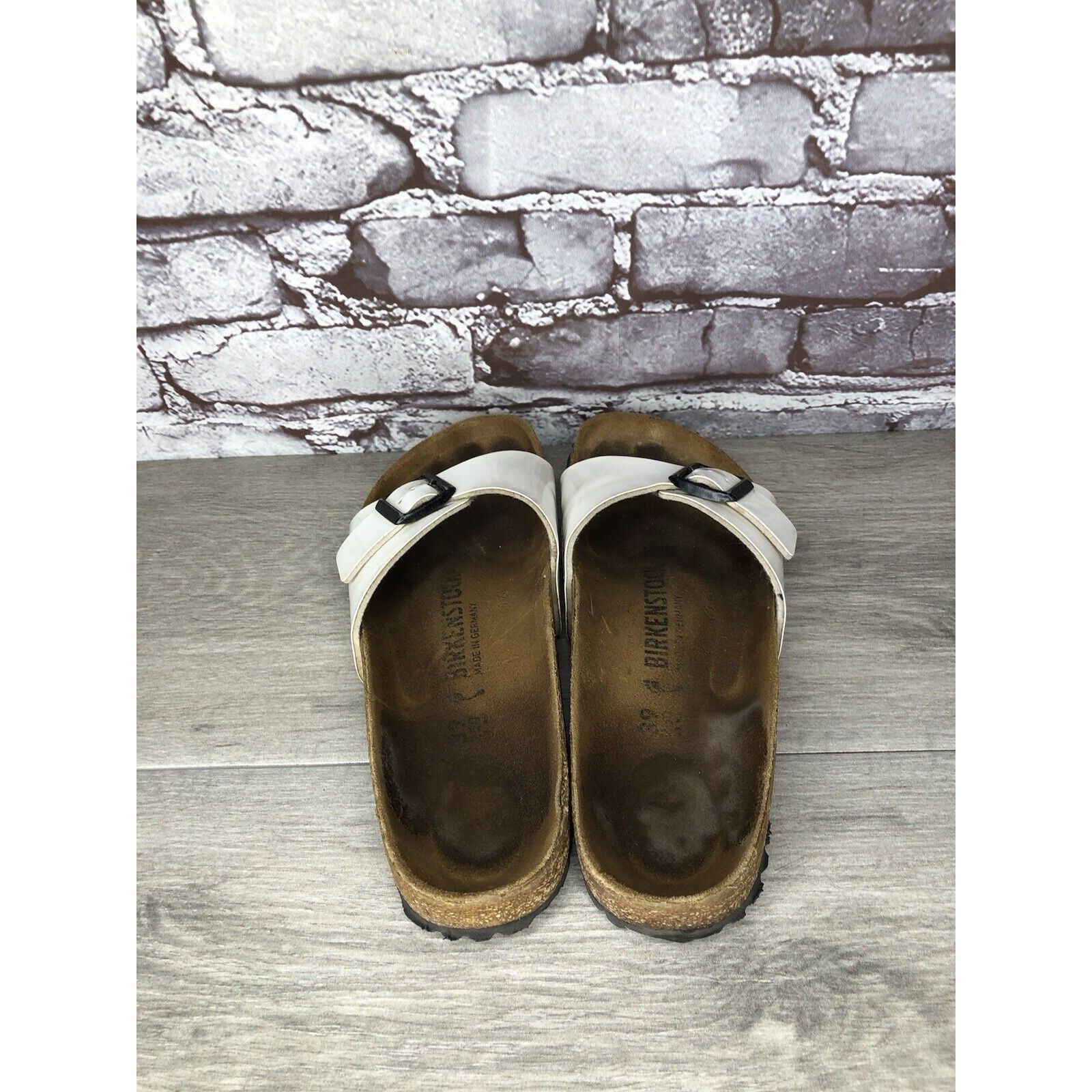 Birkenstock Birkenstock Madrid White Patent Leather Slides Sandals Women Size US 8.5 / IT 38.5 - 5 Thumbnail