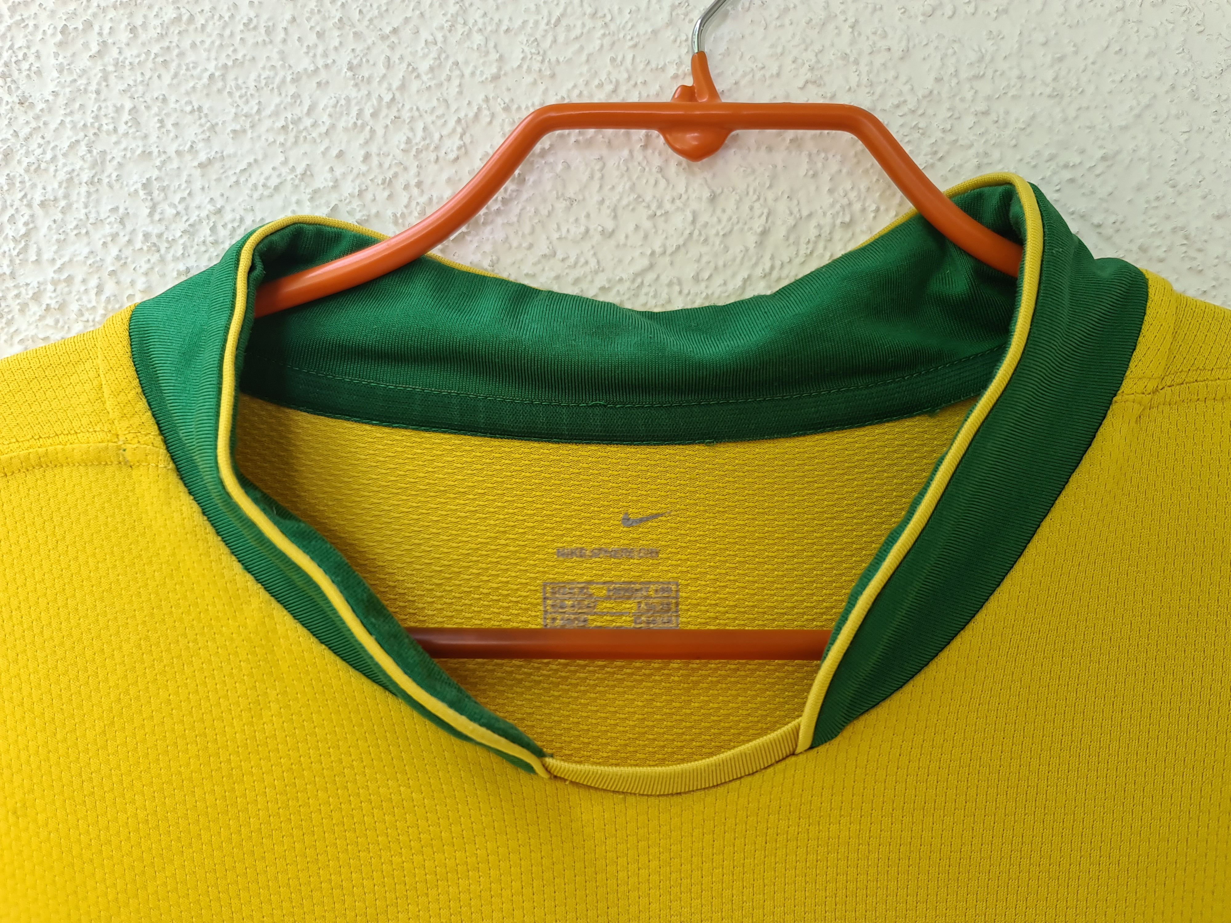 Nike Brazil Home football tshirt 2006 Soccer Nike Soccer Jersey Size US L / EU 52-54 / 3 - 3 Thumbnail