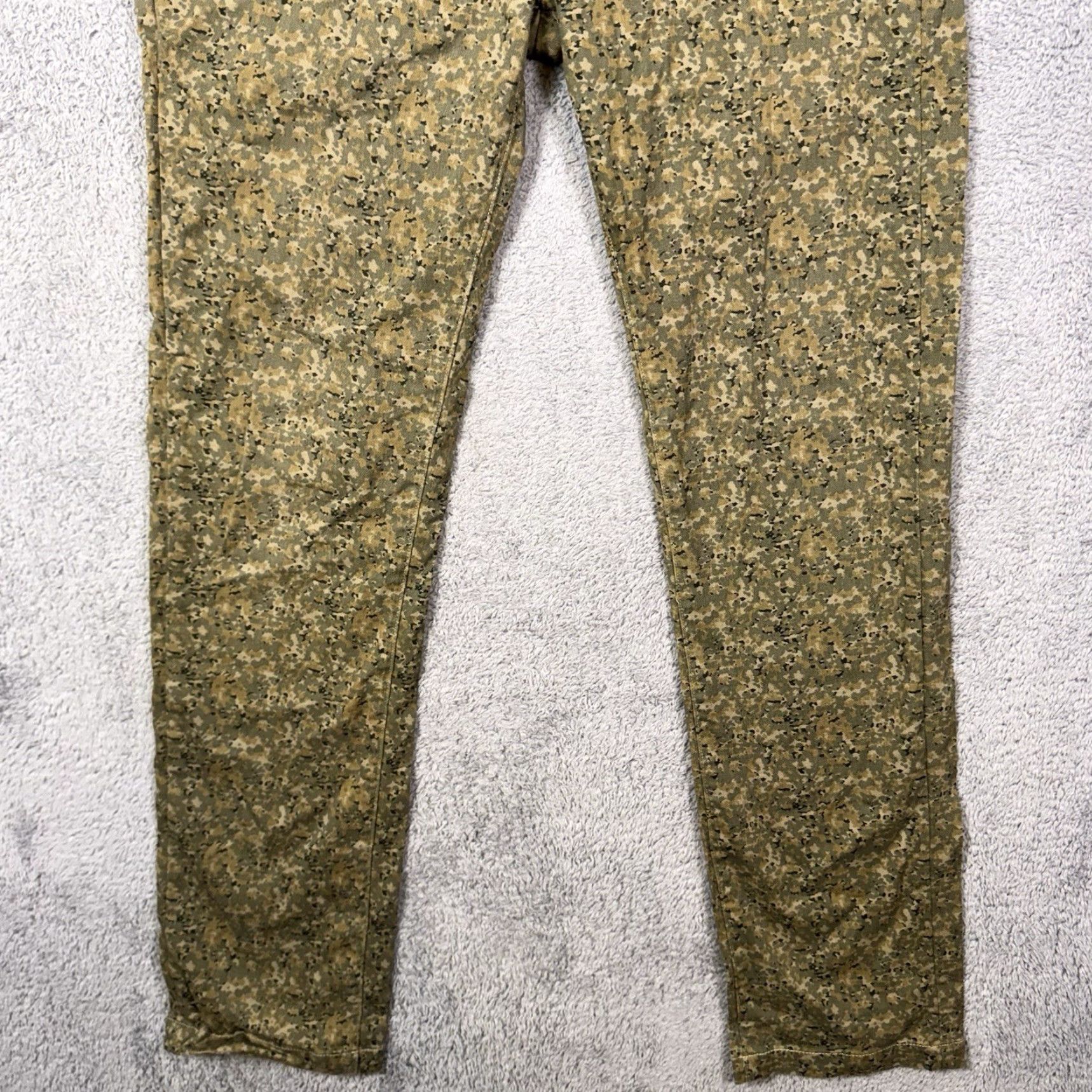 Levi's Levis Pants Mens 32x34 Camo Trouser Army Utility Baggy Work Military Fatigue Cargo Pants Mens Regular Green Camouflage Army Theme 90s? Size US 32 / EU 48 - 4 Thumbnail