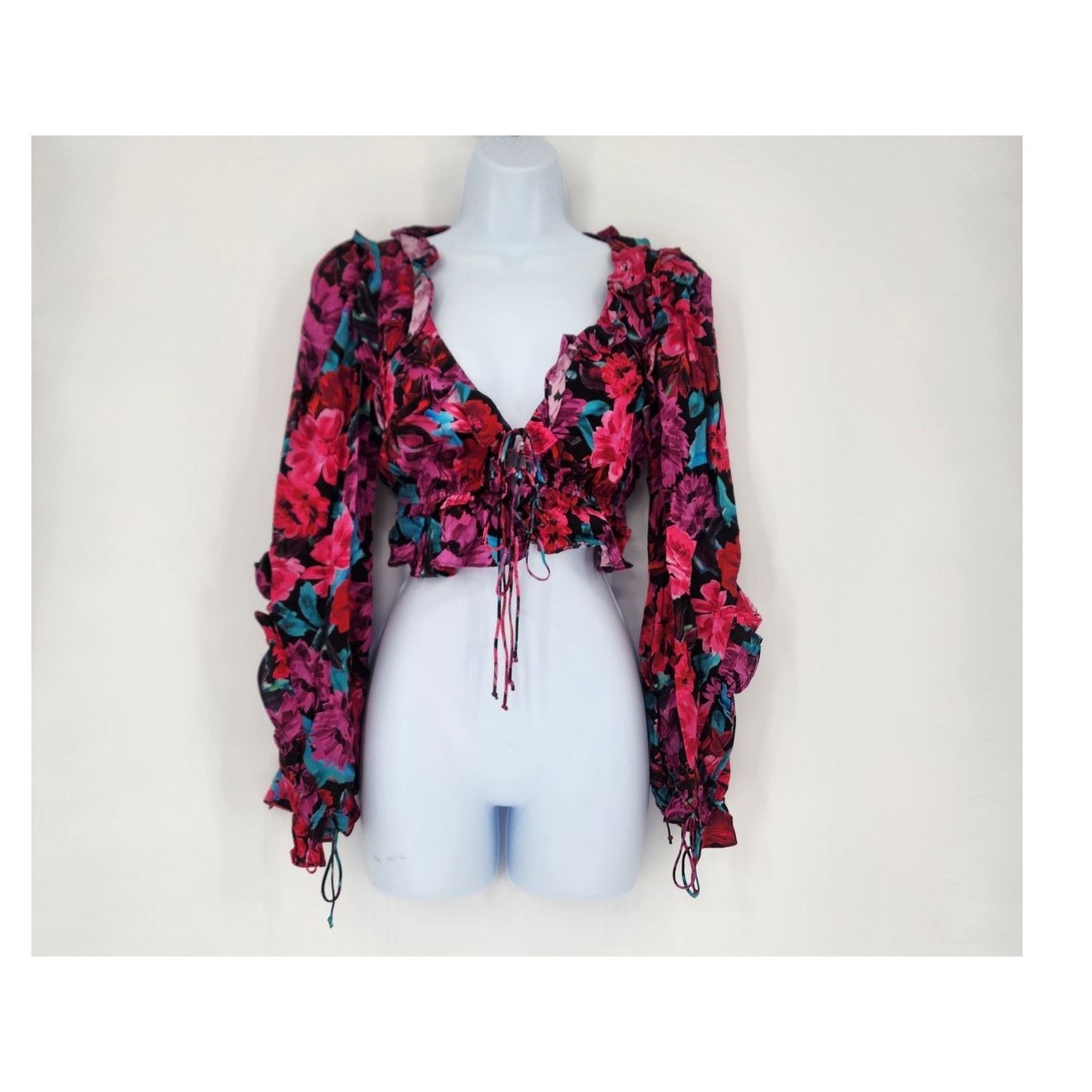 For Love & Lemons For Love & Lemons Floral Ruffle "Scarlett" Crop Top Size XS Size XS / US 0-2 / IT 36-38 - 1 Thumbnail