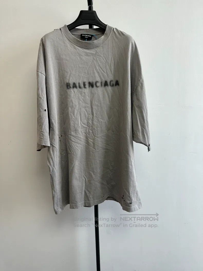 Balenciaga Balenciaga Letter Printed Hole Short Sleeve T-Shirt Size US S / EU 44-46 / 1 - 1 Thumbnail