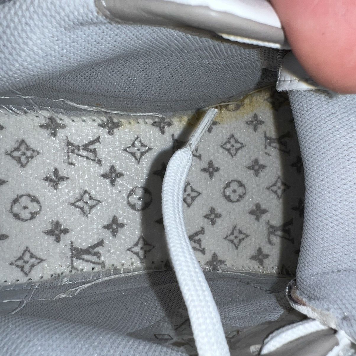 Louis Vuitton × Virgil Abloh Louis Vuitton LV Trainer Sneaker low white green Size US 7.5 / EU 40-41 - 10 Thumbnail