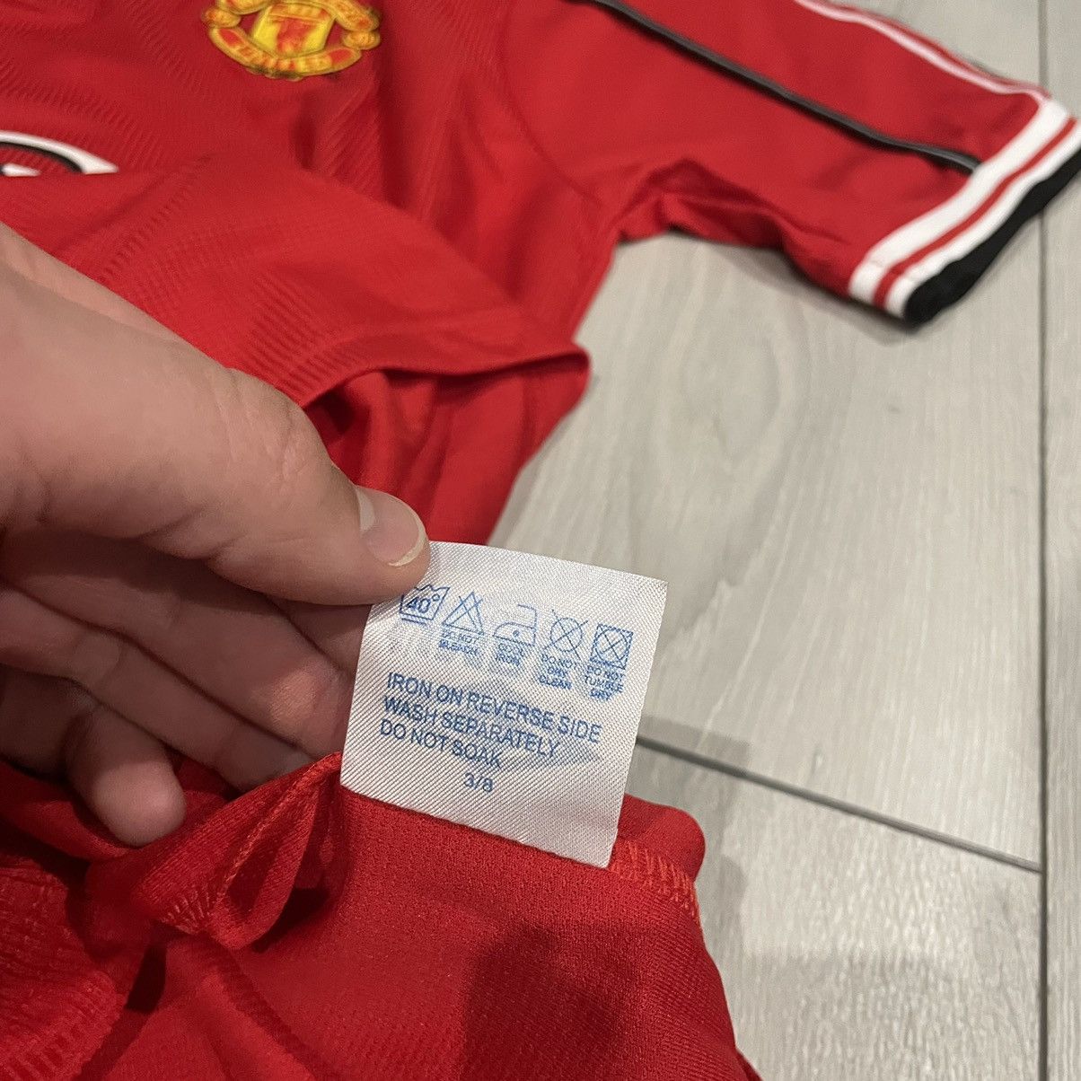 Umbro Manchester United Umbro Sharp Home Football jersey 90s shirt Size US L / EU 52-54 / 3 - 8 Thumbnail