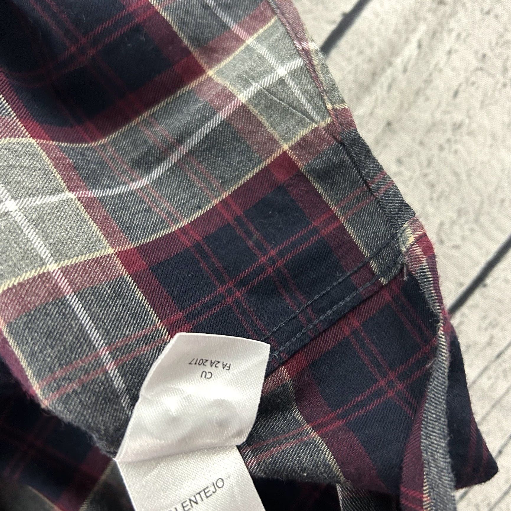 UNTUCKit UNTUCKit Alentejo Long Sleeve Button-Up Plaid Flannel Shirt Men's M Blue Red Size US M / EU 48-50 / 2 - 5 Thumbnail