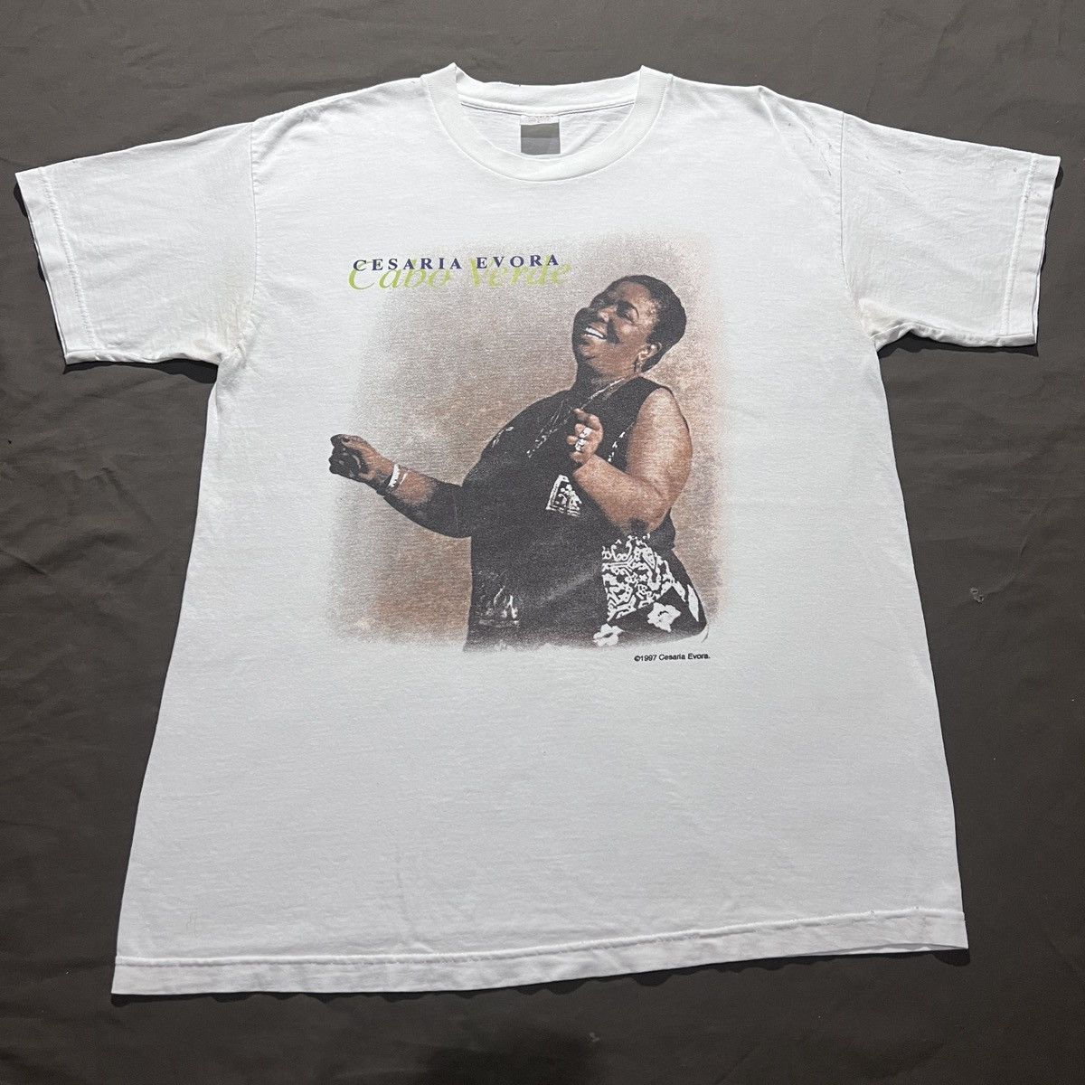 Band Tees Rare Vintage 90s Cesaria Evora Tee Diva Coladeira folk morna Size US L / EU 52-54 / 3 - 1 Thumbnail