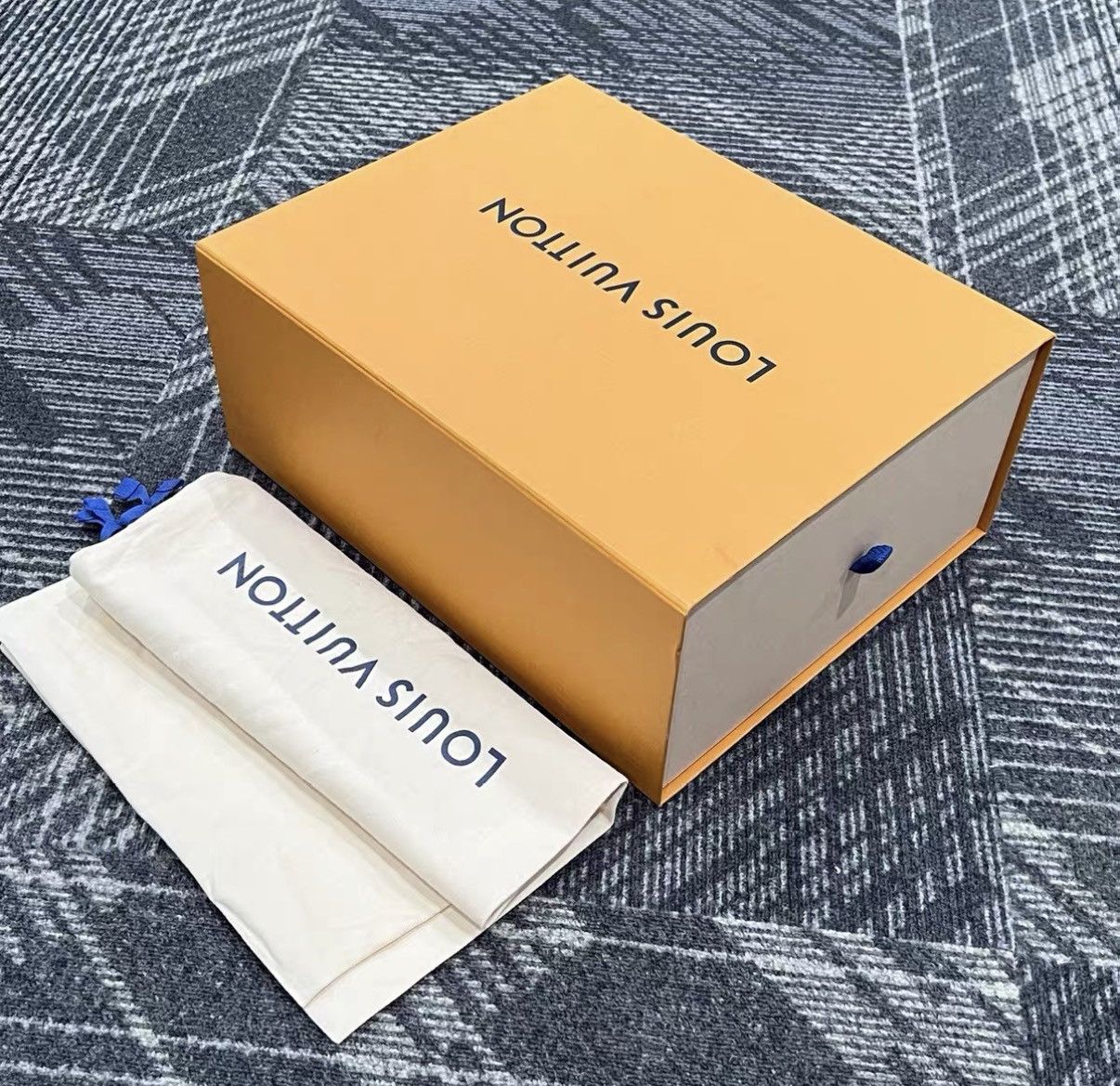 Louis Vuitton Louis Vuitton Trainer Monogram Grey White Denim Sneakers J42 Size US 9.5 / EU 42-43 - 8 Thumbnail