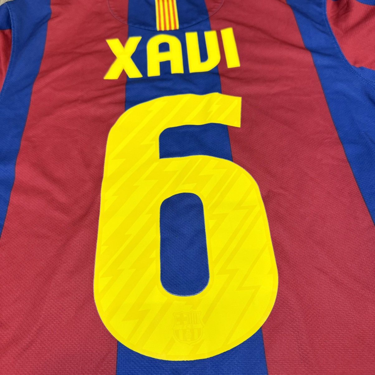 Nike Barcelona 10/11 home shirt #6 Xavi Size US S / EU 44-46 / 1 - 6 Thumbnail