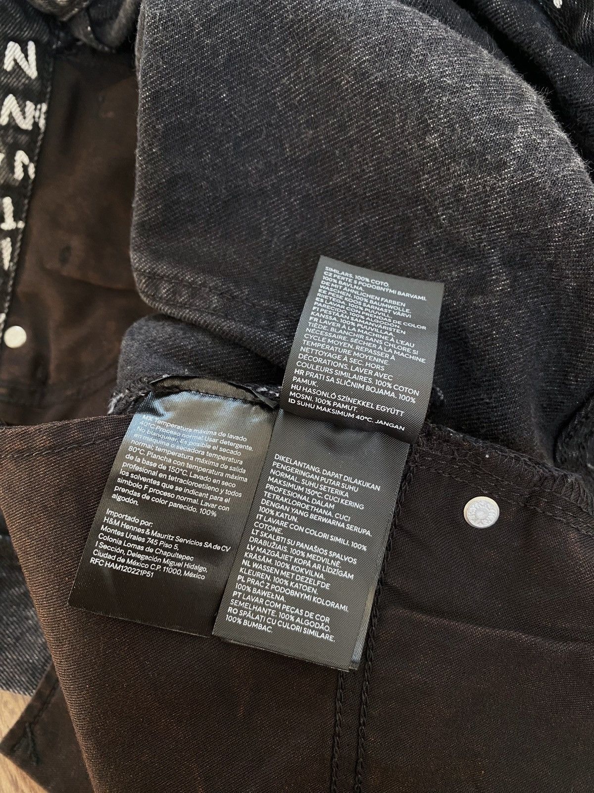 H&M × Jean-Michel Basquiat × Who Decides War Who Decides War Baggy denim jeans H&M x Basquiat x Ev&Tela Size US 34 / EU 50 - 24 Thumbnail