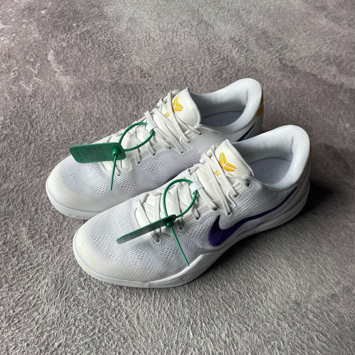 Nike Nike White Lowtop Sneakers 45 Men Size US 11.5 / EU 44-45 - 1 Thumbnail