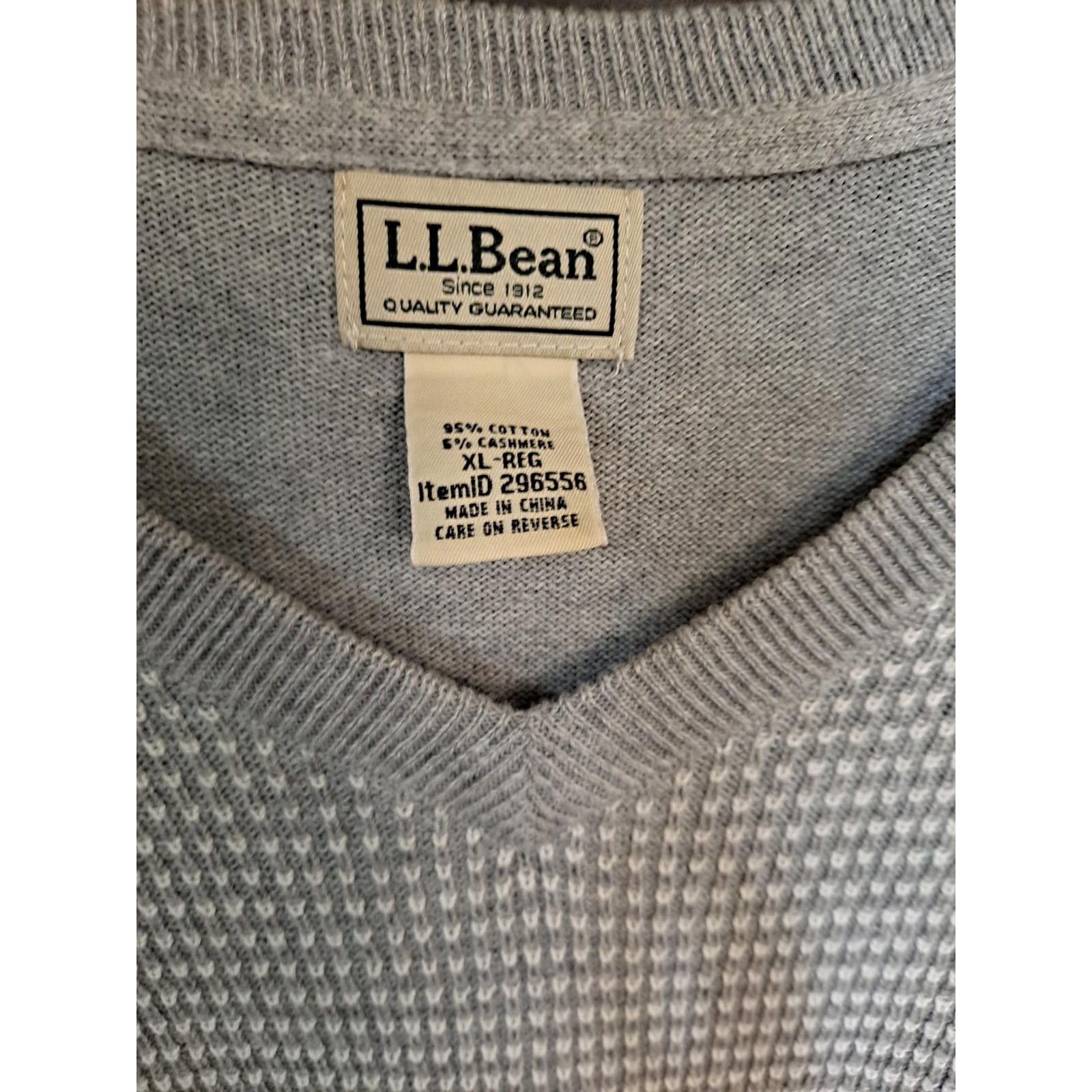 L.L. Bean L.L. Bean Gray and White V Neck Sweater Size XL Size US XL / EU 56 / 4 - 2 Thumbnail