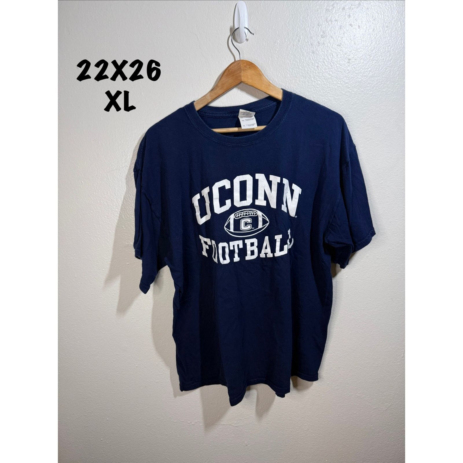 Gildan XL UConn football Gildan tag Size US XL / EU 56 / 4 - 1 Thumbnail