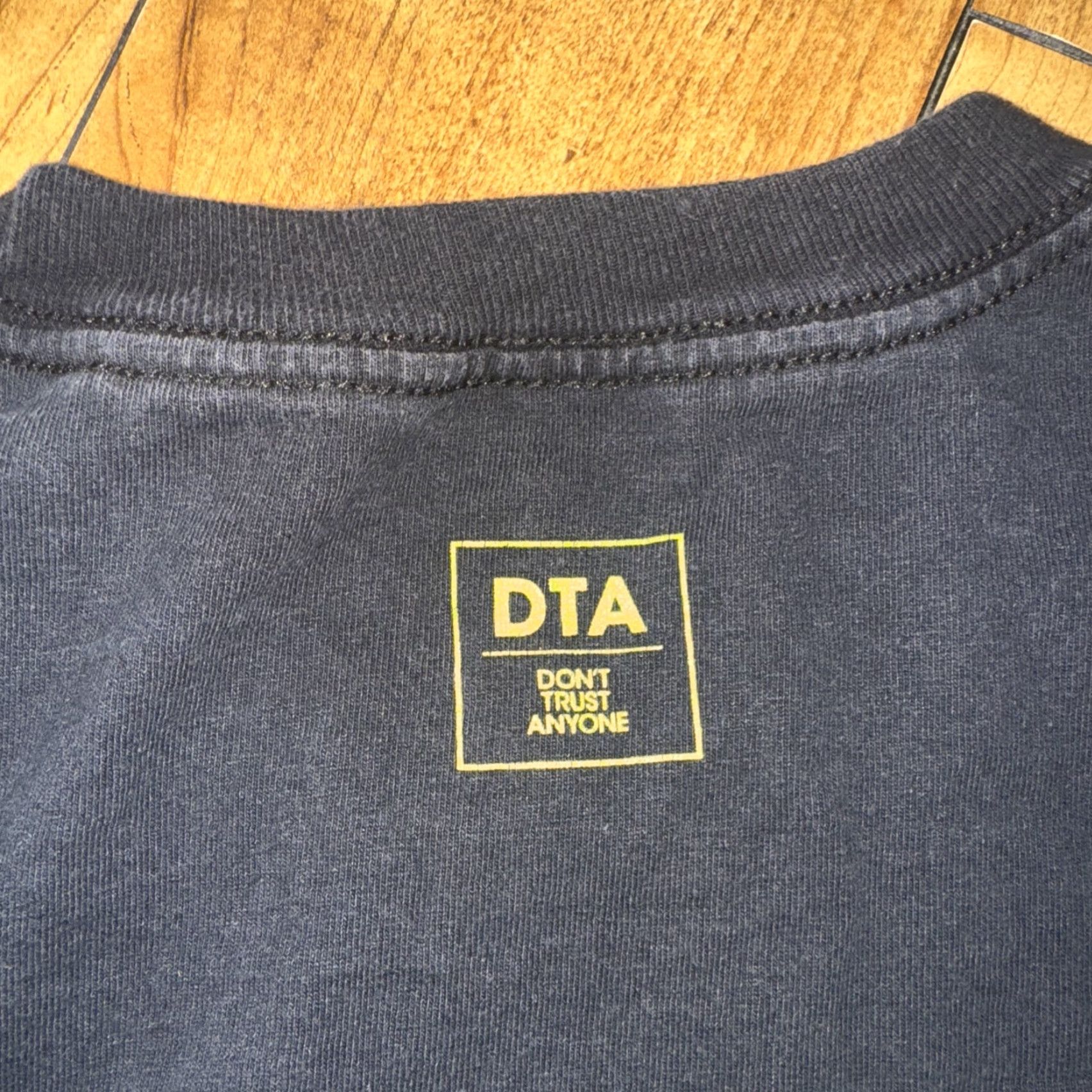 Logo 7 VINTAGE DTA Don’t Trust Anyone T-Shirt Black Large 19x26 Streetwear Rifle Logo Mens Shirt Size US L / EU 52-54 / 3 - 5 Thumbnail