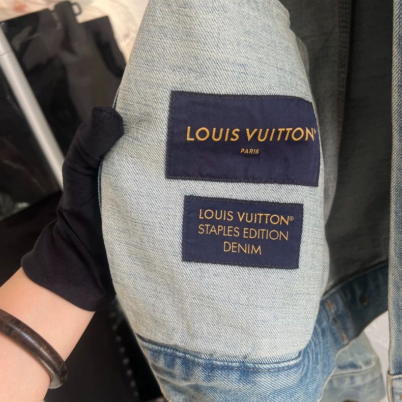 Louis Vuitton Louis Vuitton Staples co-branded denim jacket Size US L / EU 52-54 / 3 - 2 Thumbnail