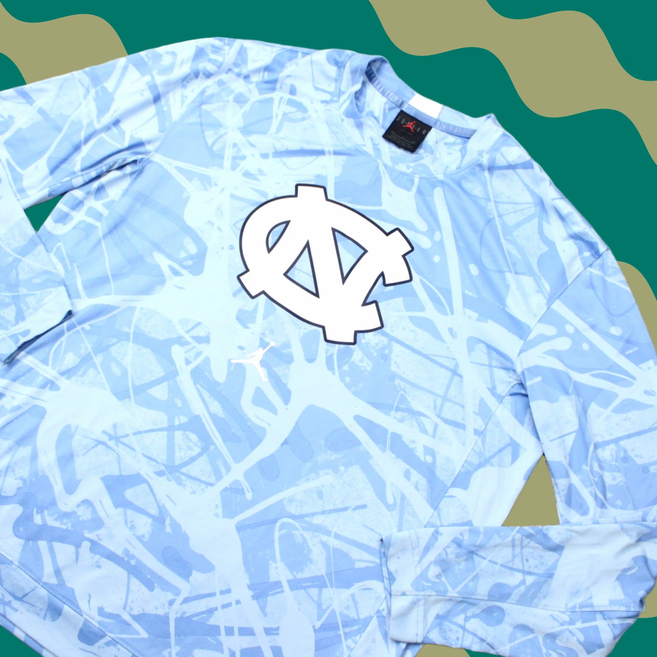 Jordan Brand Jordan North Carolina Shirt Mens Medium Blue Tarheels Poly Long Sleeve Pullover Size US M / EU 48-50 / 2 - 1 Thumbnail
