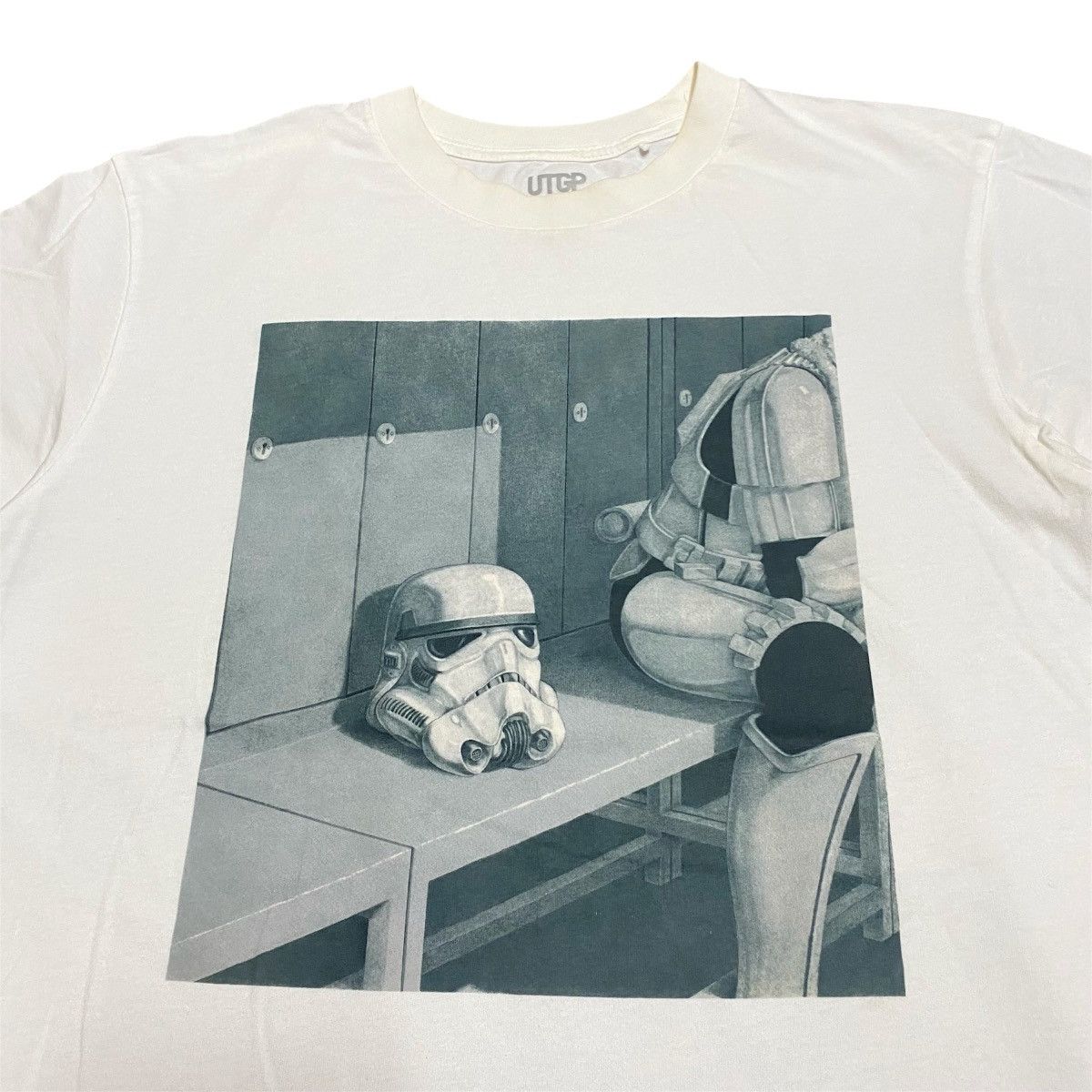 Uniqlo Uniqlo Star Wars Stormtrooper Movie Graphic Tee Size US L / EU 52-54 / 3 - 2 Thumbnail