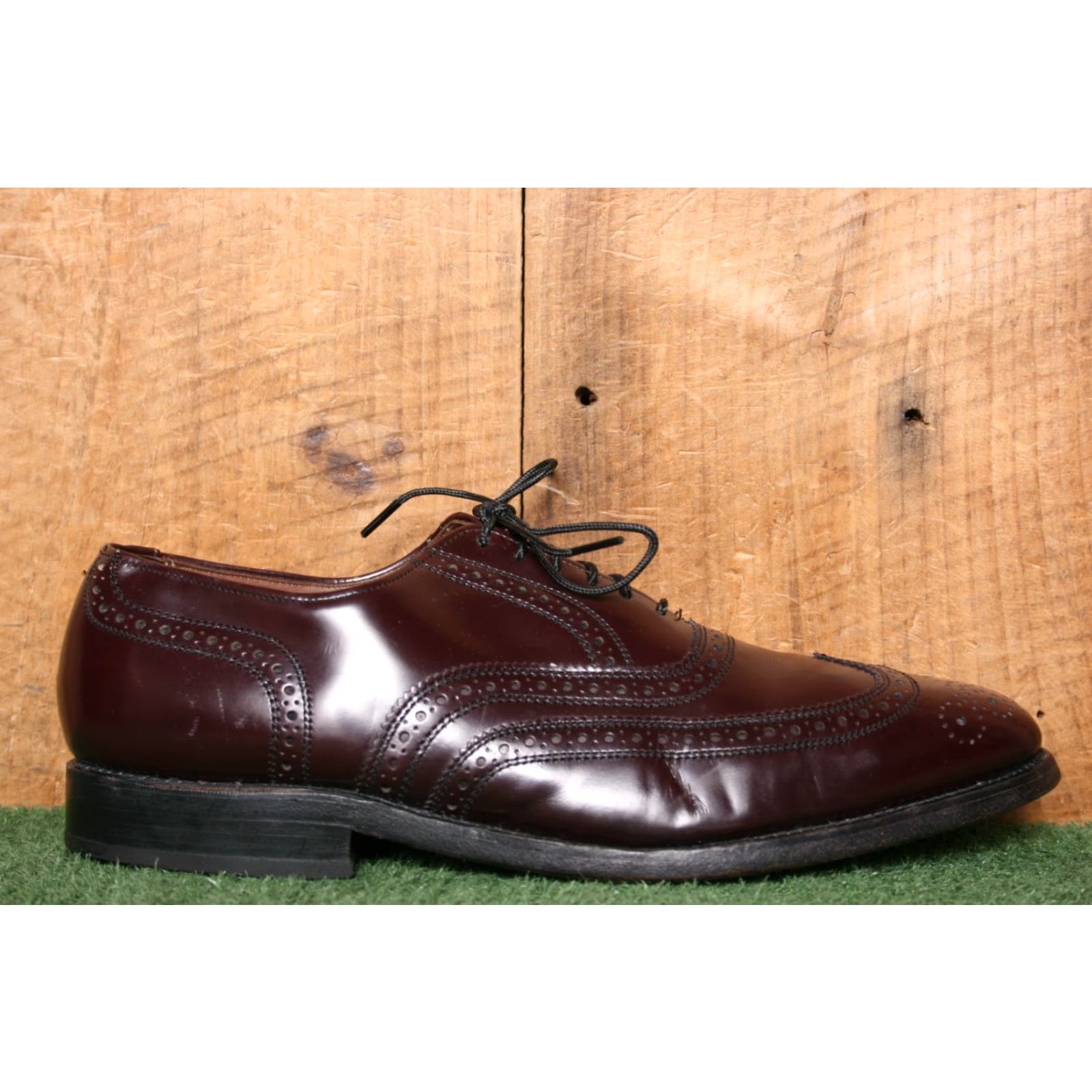 Allen Edmonds ALLEN EDMONDS Lloyd Burgundy Leather Brogue Wingtip Oxfords Sz. 9.5 C Dress Shoe Men Oxford Shoes Burgundy Leather Size US 10 / EU 43 - 2 Thumbnail