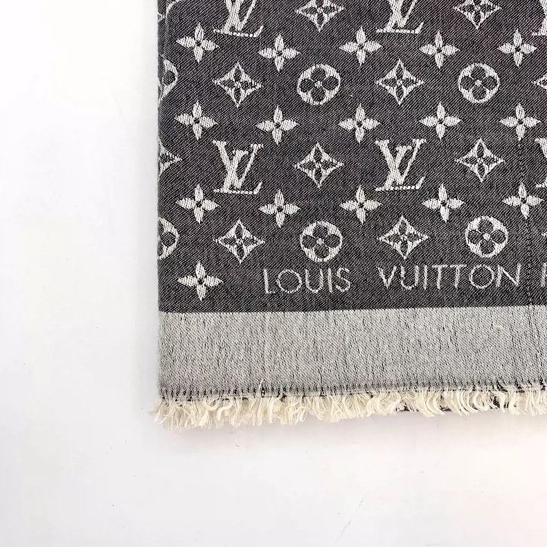 Louis Vuitton Louis Vuitton Grey logo presbyopic full print mulberry sil Size ONE SIZE - 4 Thumbnail