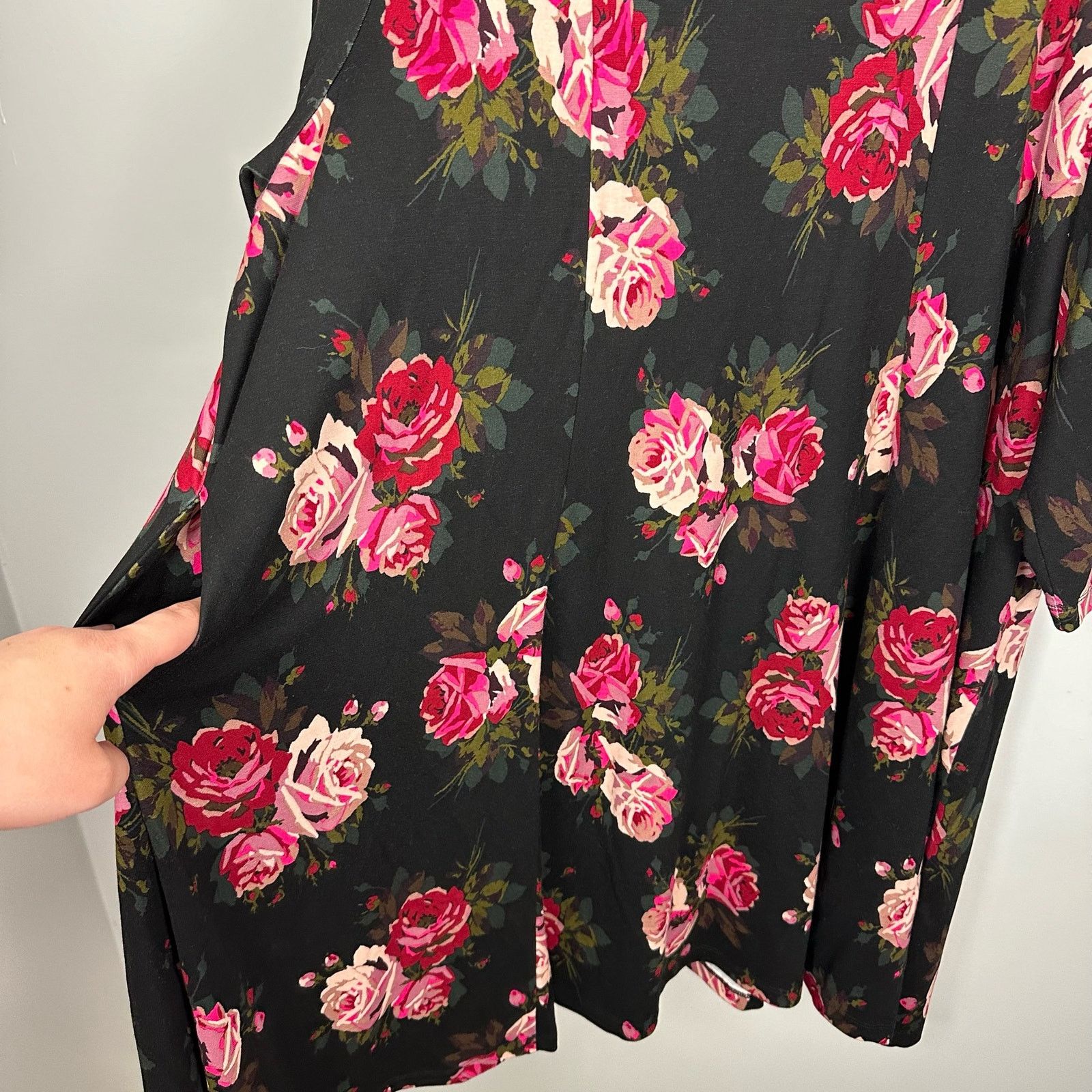Betsey Johnson Betsey Johnson Black Floral Rose Fit n Flare Jersey Dress 4X Size 4XL / US 24-26 - 7 Thumbnail