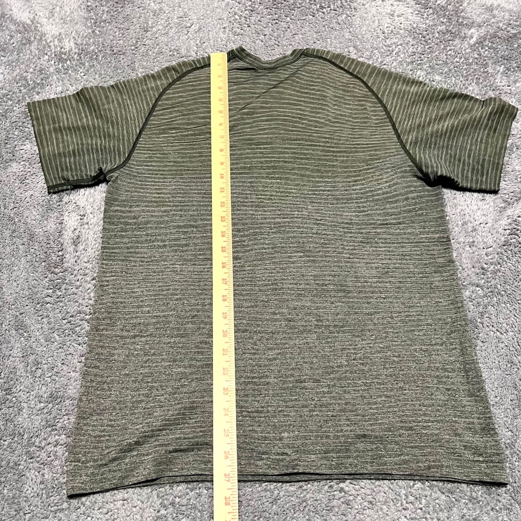 Lululemon Lululemon Shirt Mens Large Green Striped Metal Vent Tech Short Sleeve Shirt Size US L / EU 52-54 / 3 - 8 Thumbnail
