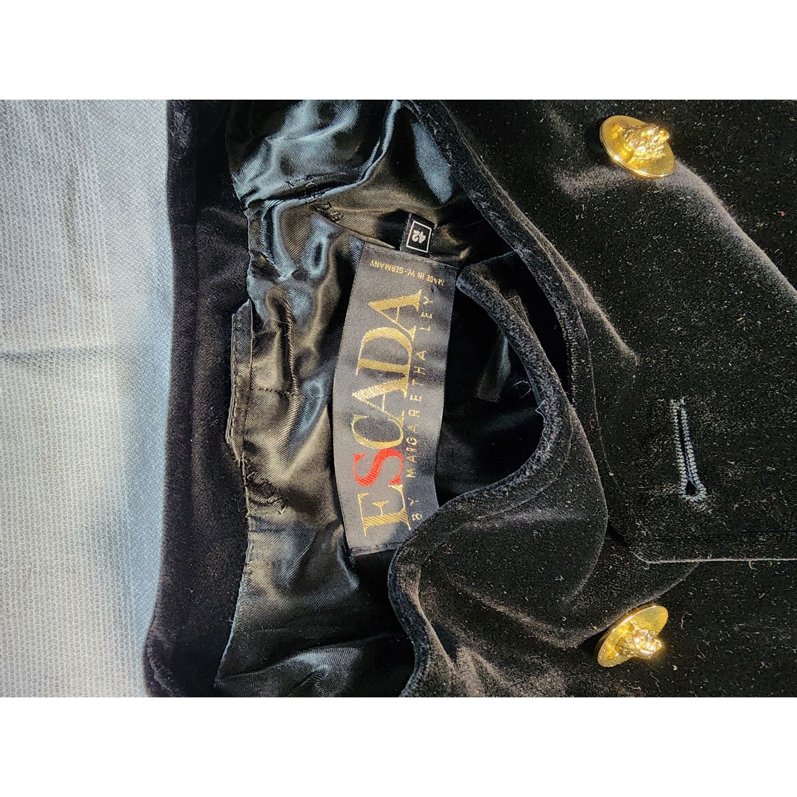Escada vintage Escada by Margaretha Ley black velvet blazer Size M / US 6-8 / IT 42-44 - 2 Thumbnail